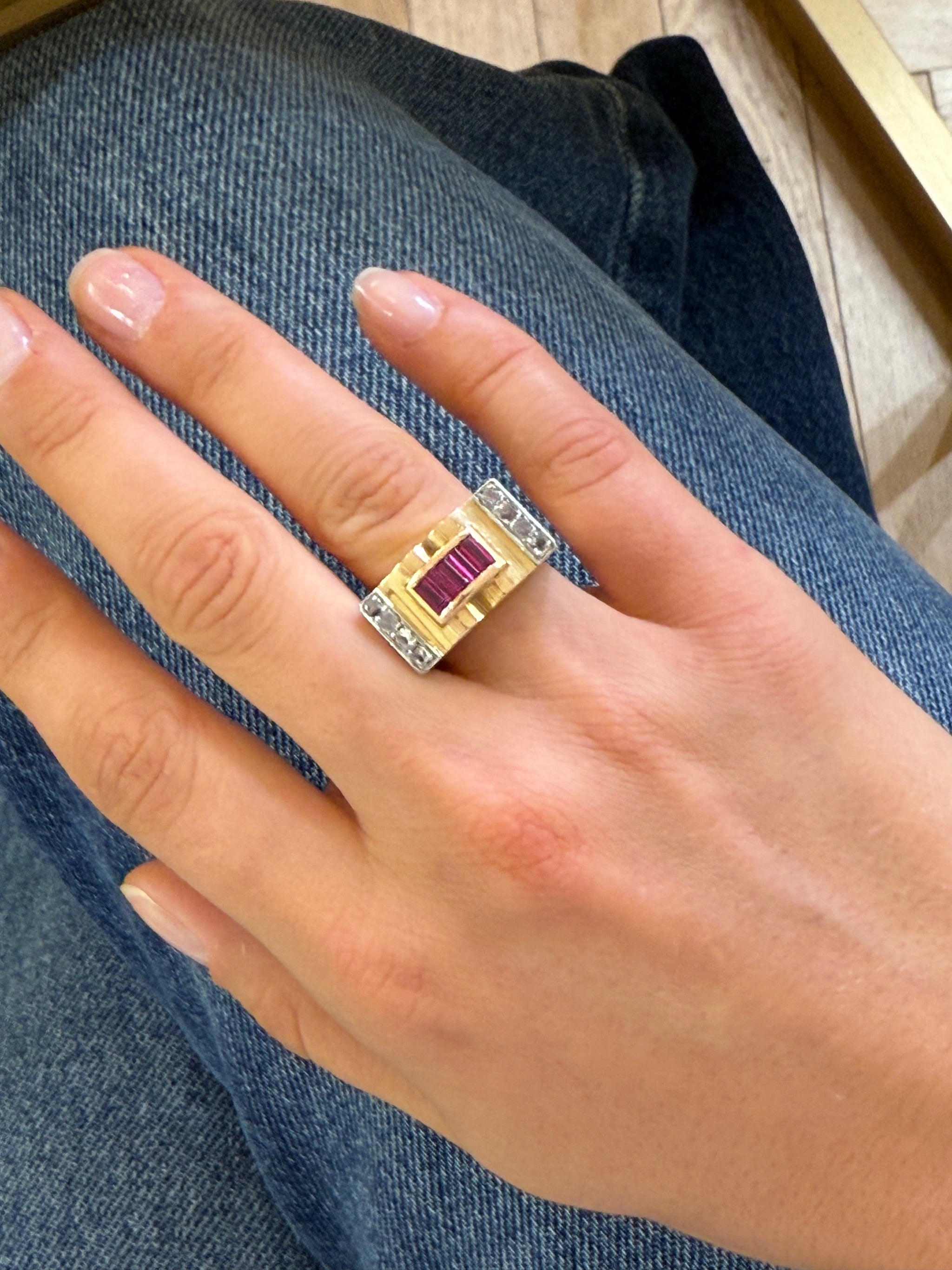 Bague Tank rubis et diamants 1940-1950 Occasion Seconde Main Luxe