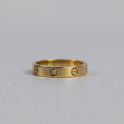Bague Cartier Love en or jaune 8k sertie d’un diamant