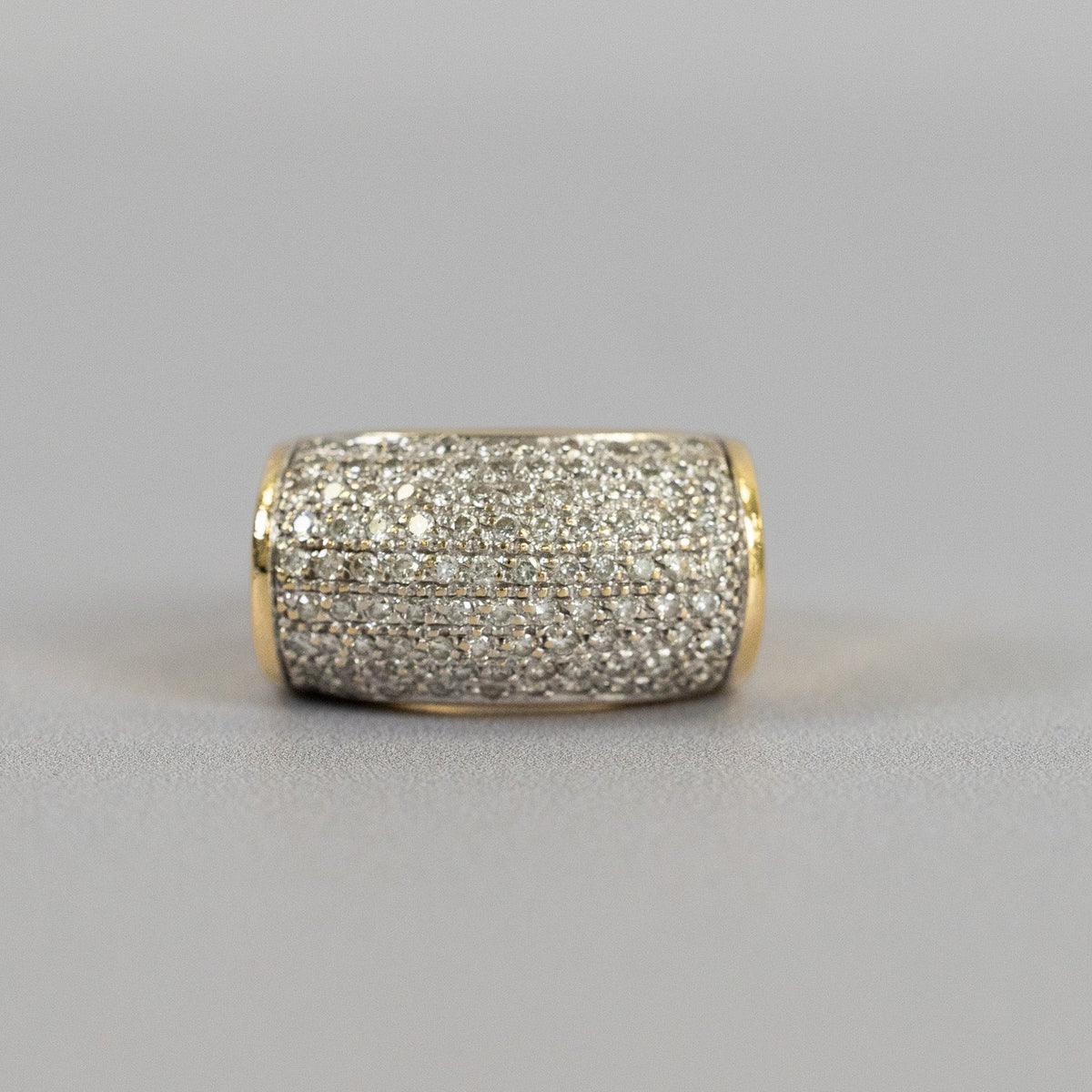 Bague bandeau vintage en or jaune 18 carats pavée de diamants 