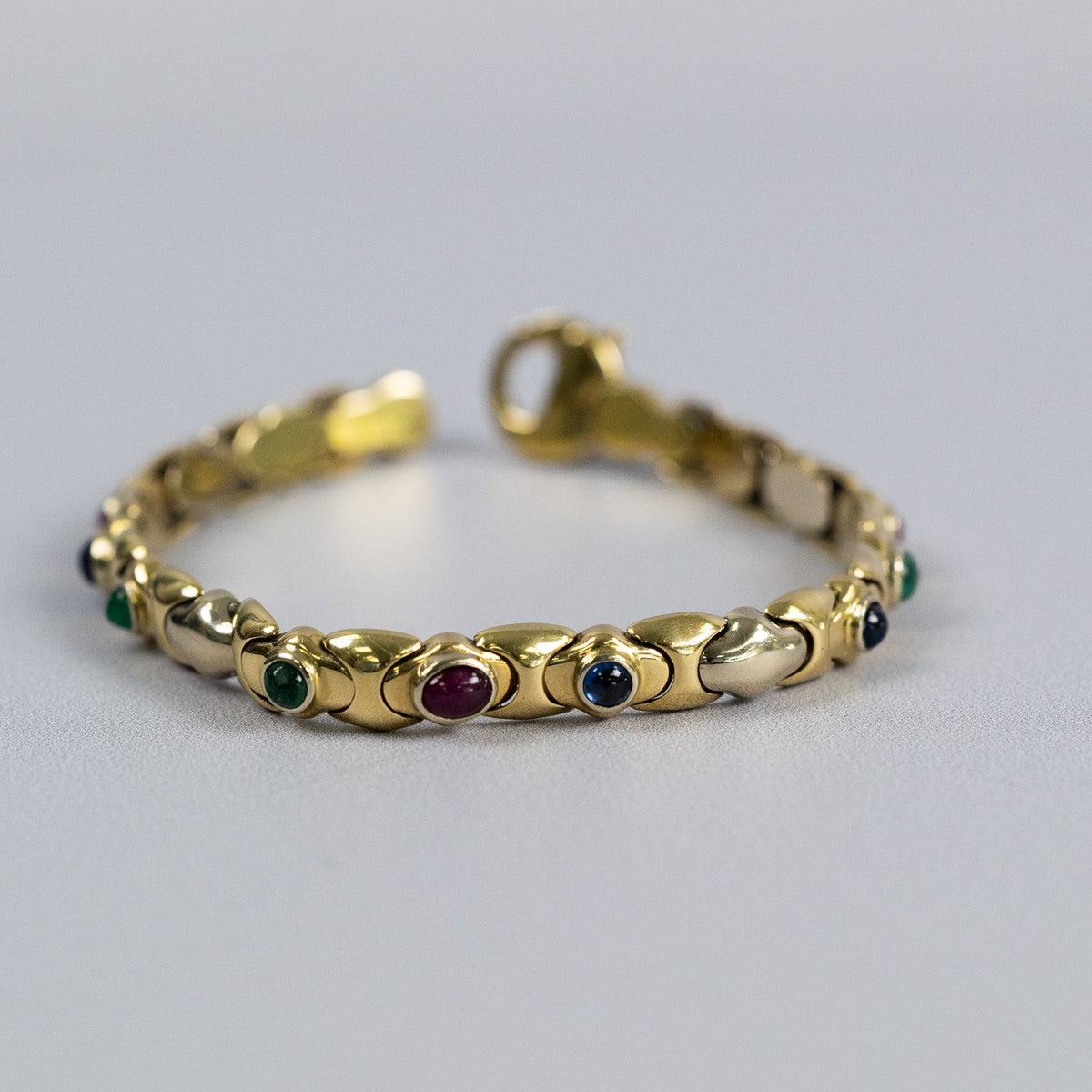 Bracelet ligne vintage en or jaune 18 carats serti de diamants