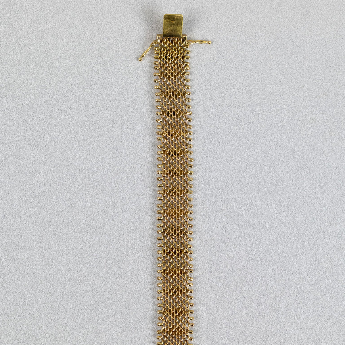 Bordure à picots d’or du bracelet manchette vintage
