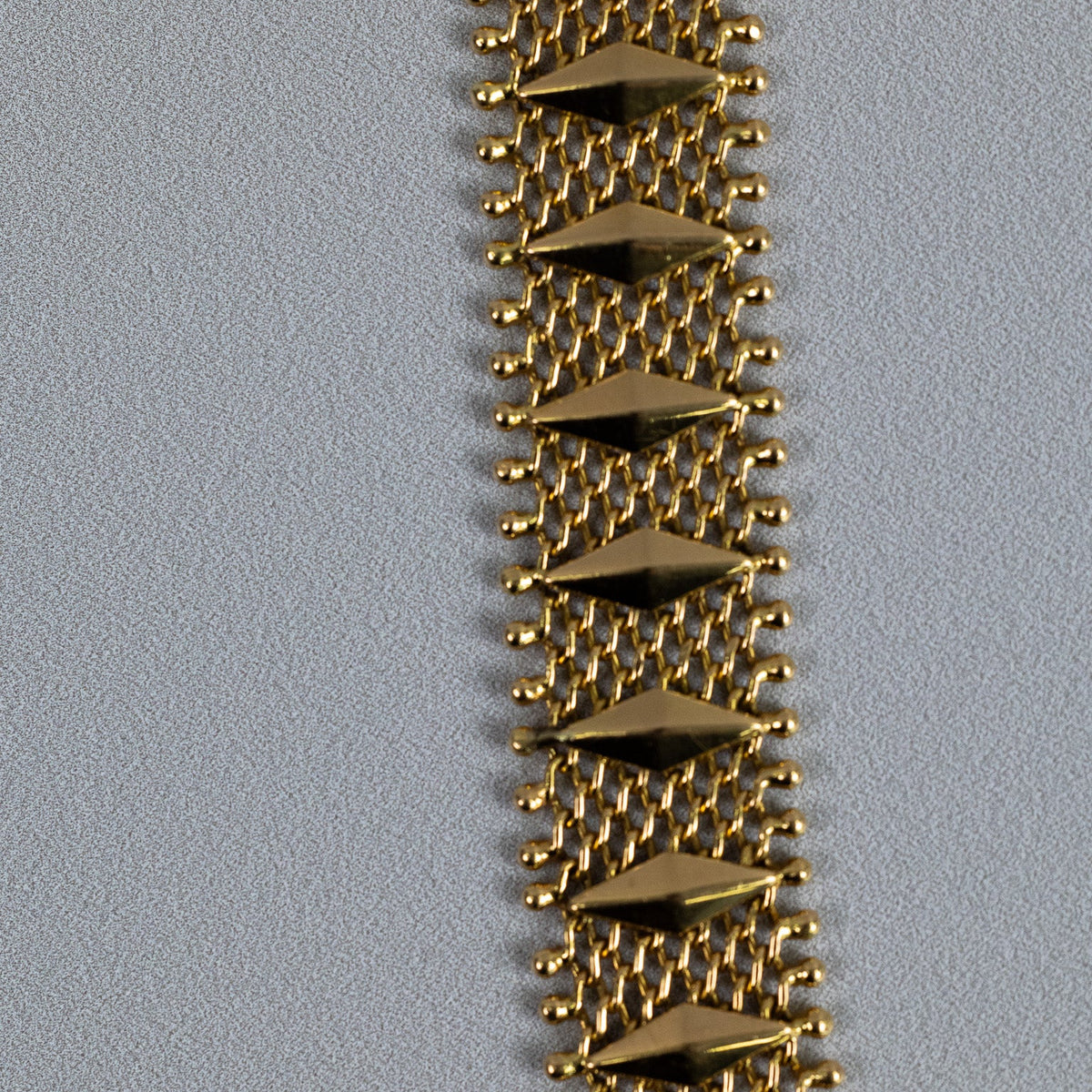 Profil de la maille souple du bracelet vintage en or jaune