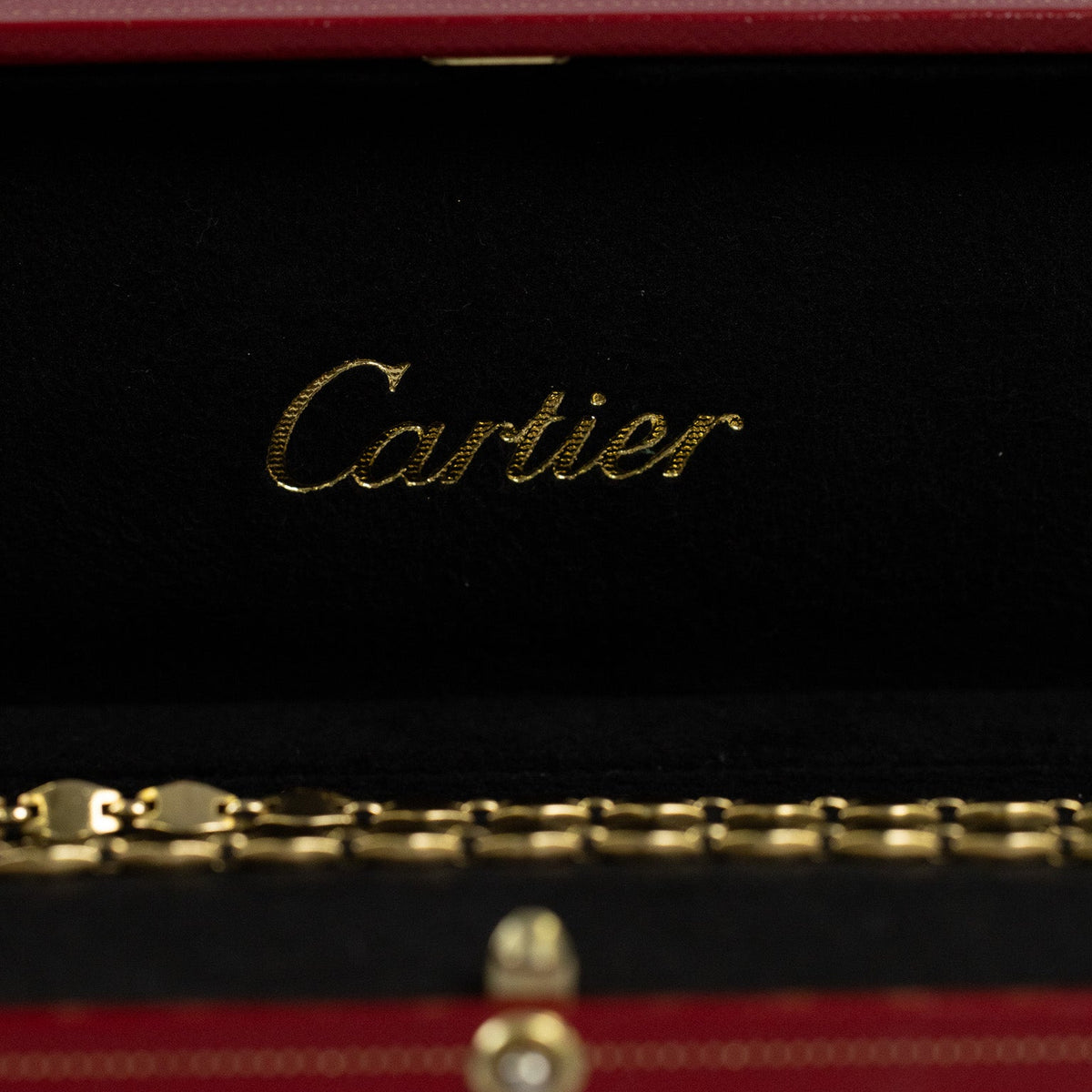 Collier signé Cartier dans le boîte Cartier