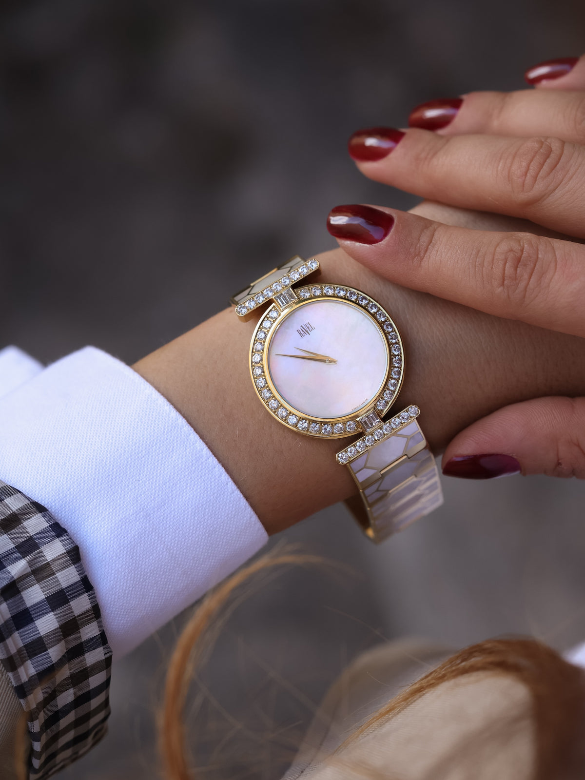 Montre Vintage Ravel En Or Jaune, Nacre Et Diamants