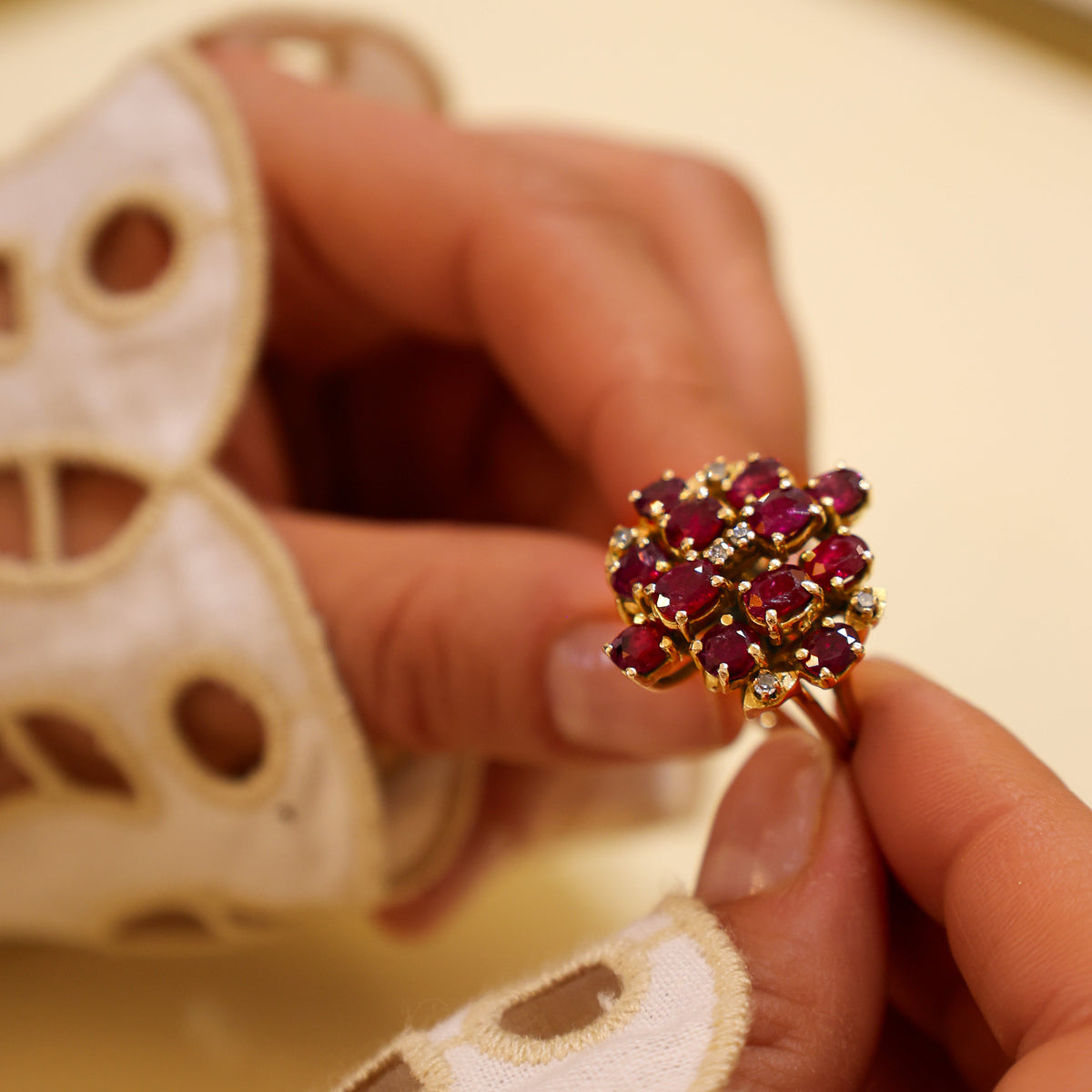 Bague Vintage En Or Jaune 18K Sertie De Rubis Et Diamants