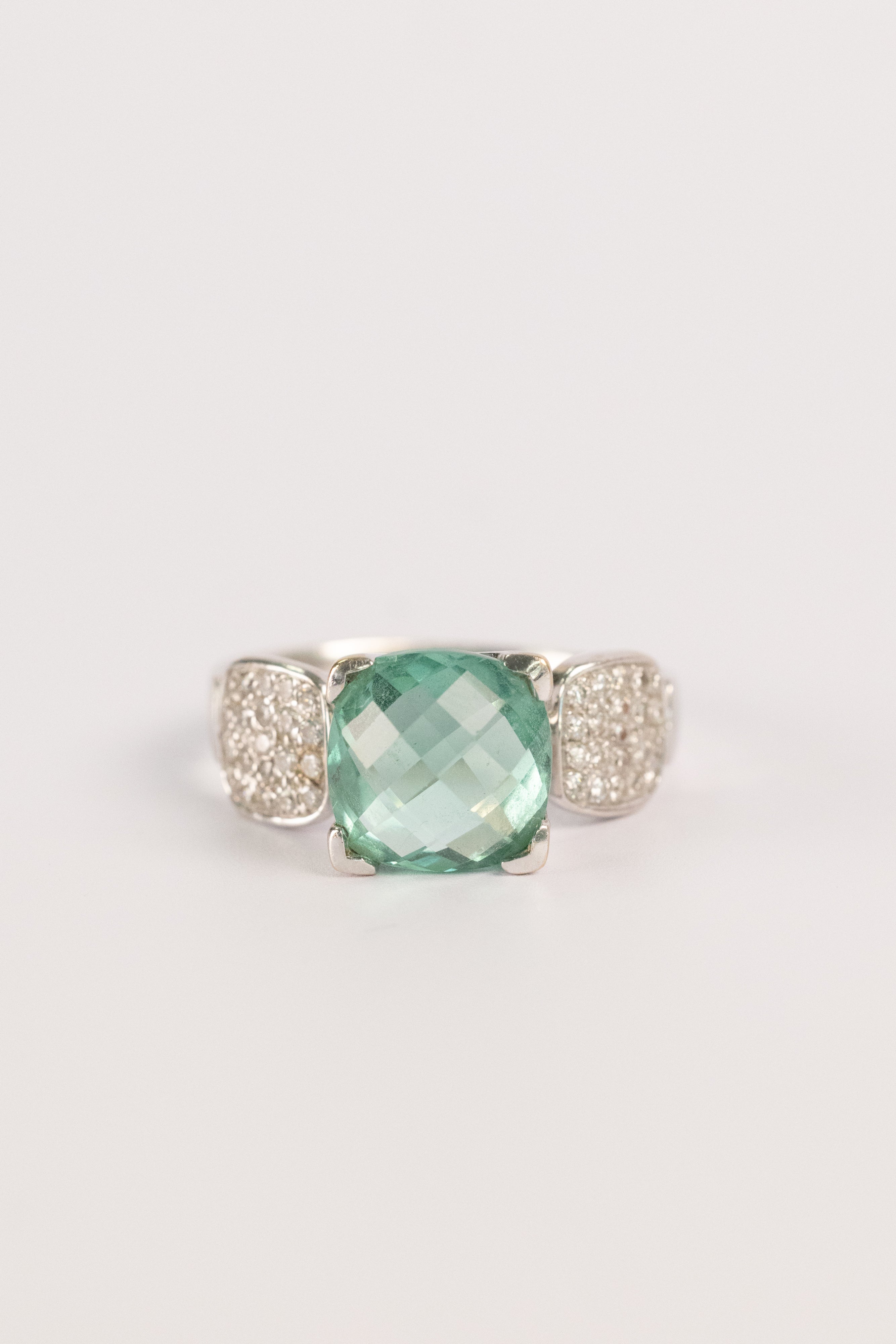 Bague Contemporaine En Or Blanc, Topaze Bleu Clair Et Diamants