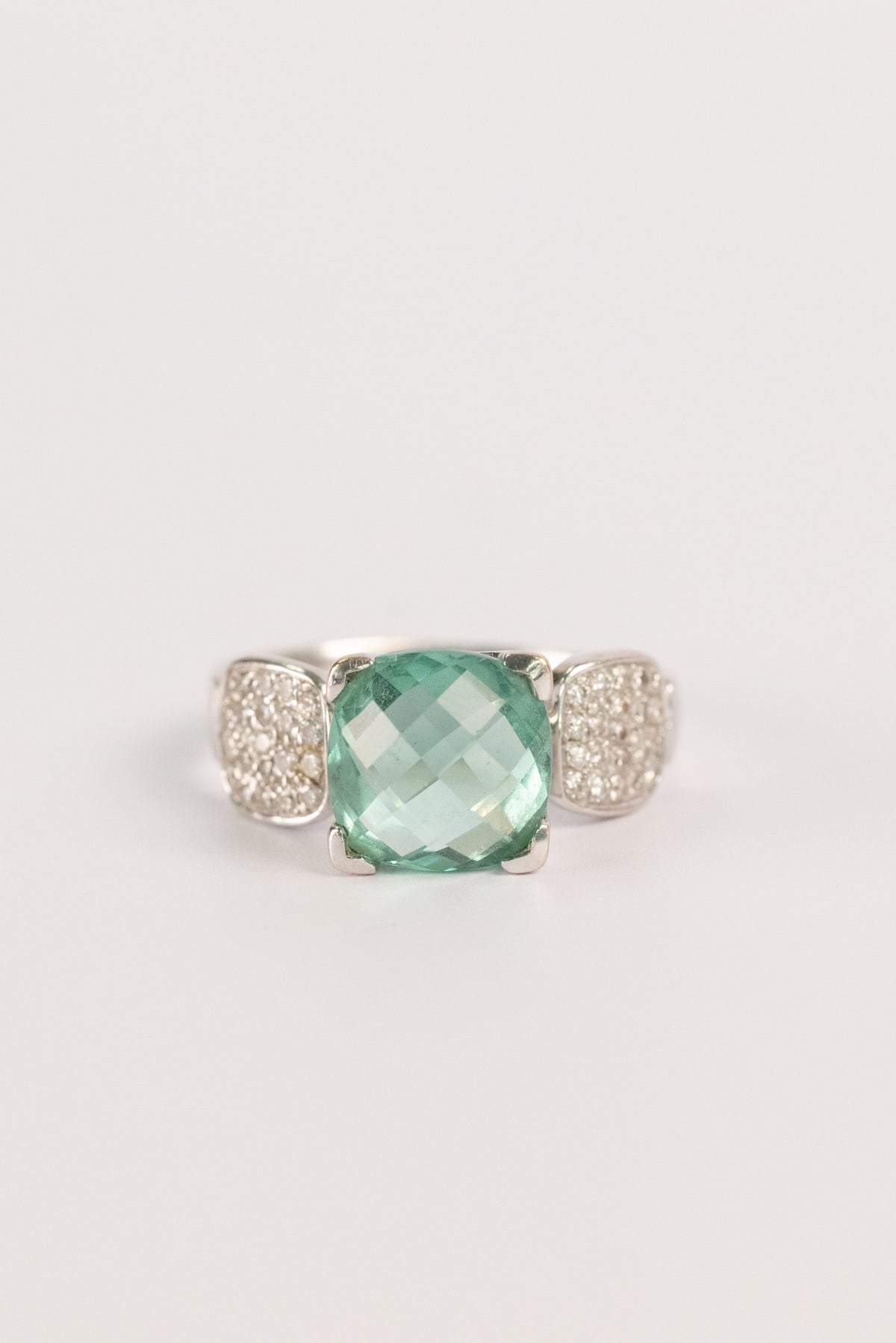 Bague Contemporaine En Or Blanc, Topaze Bleu Clair Et Diamants