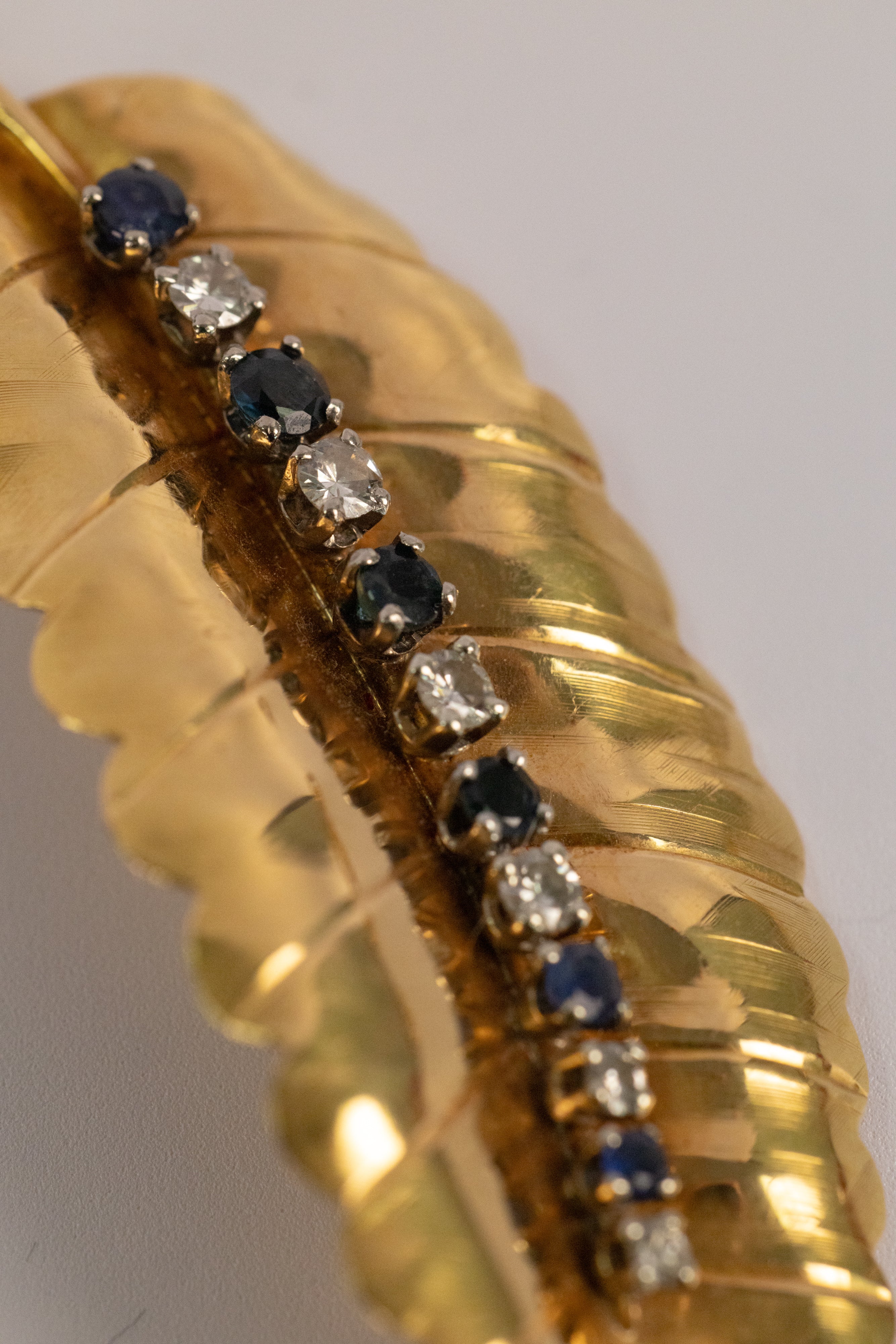 Broche Feuille Vintage En Or Jaune, Saphirs Et Diamants