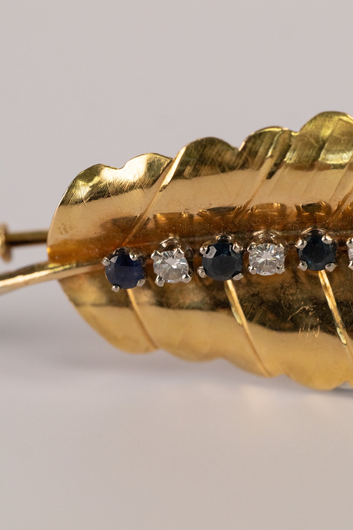 Broche Feuille Vintage En Or Jaune, Saphirs Et Diamants