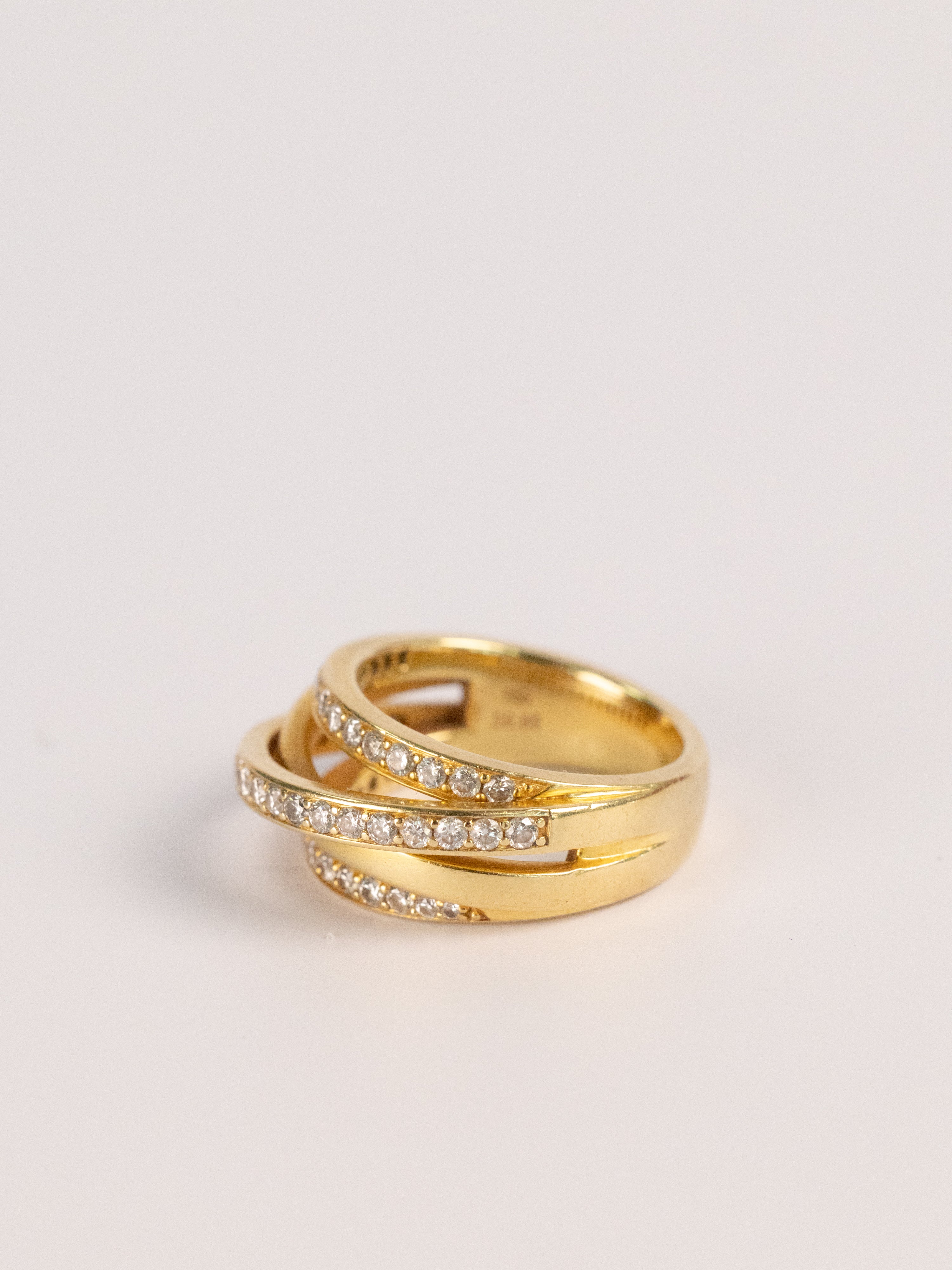 Bague Vintage En Or Jaune Et Diamants Signée Messika