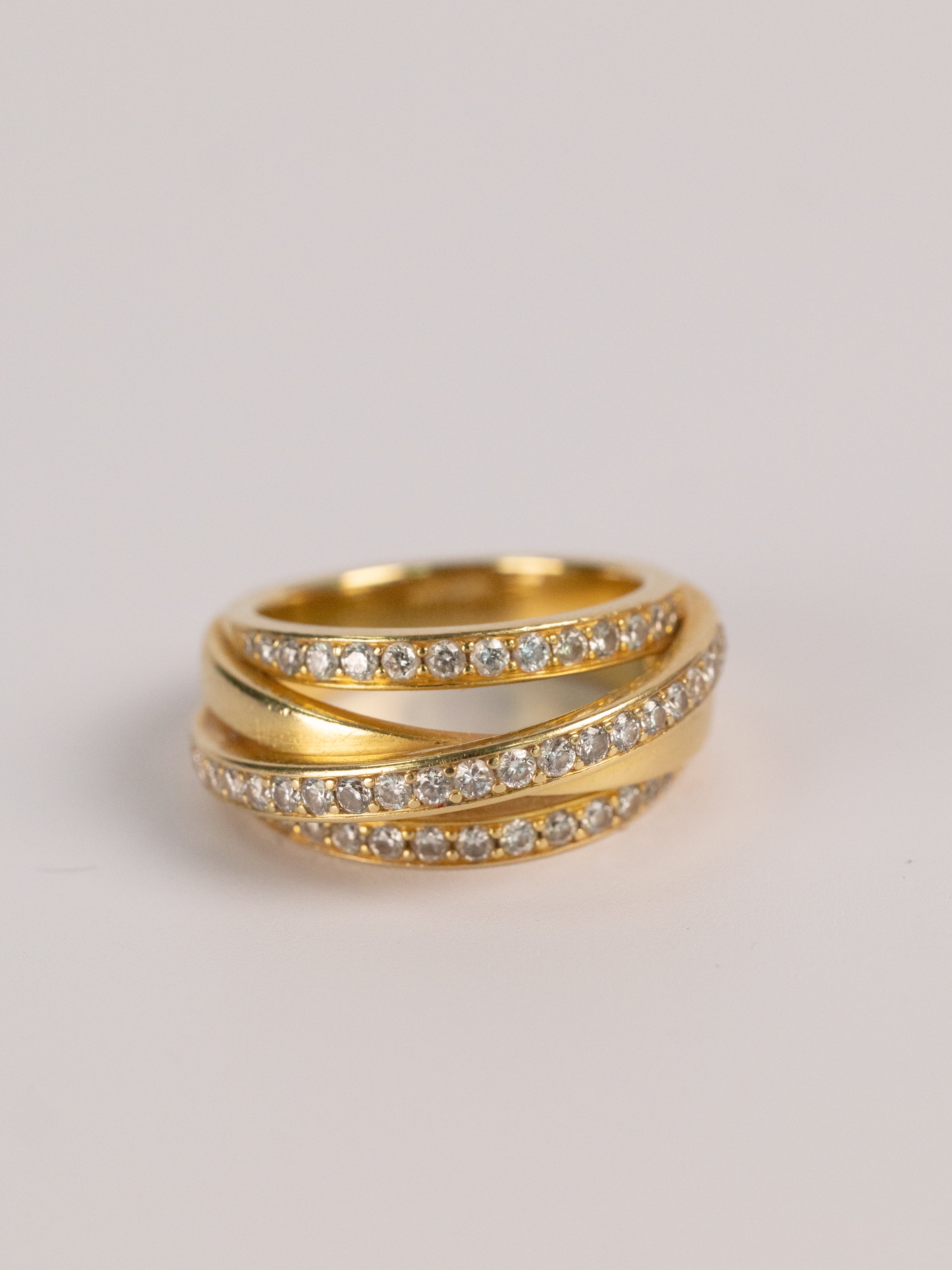 Bague Vintage En Or Jaune Et Diamants Signée Messika