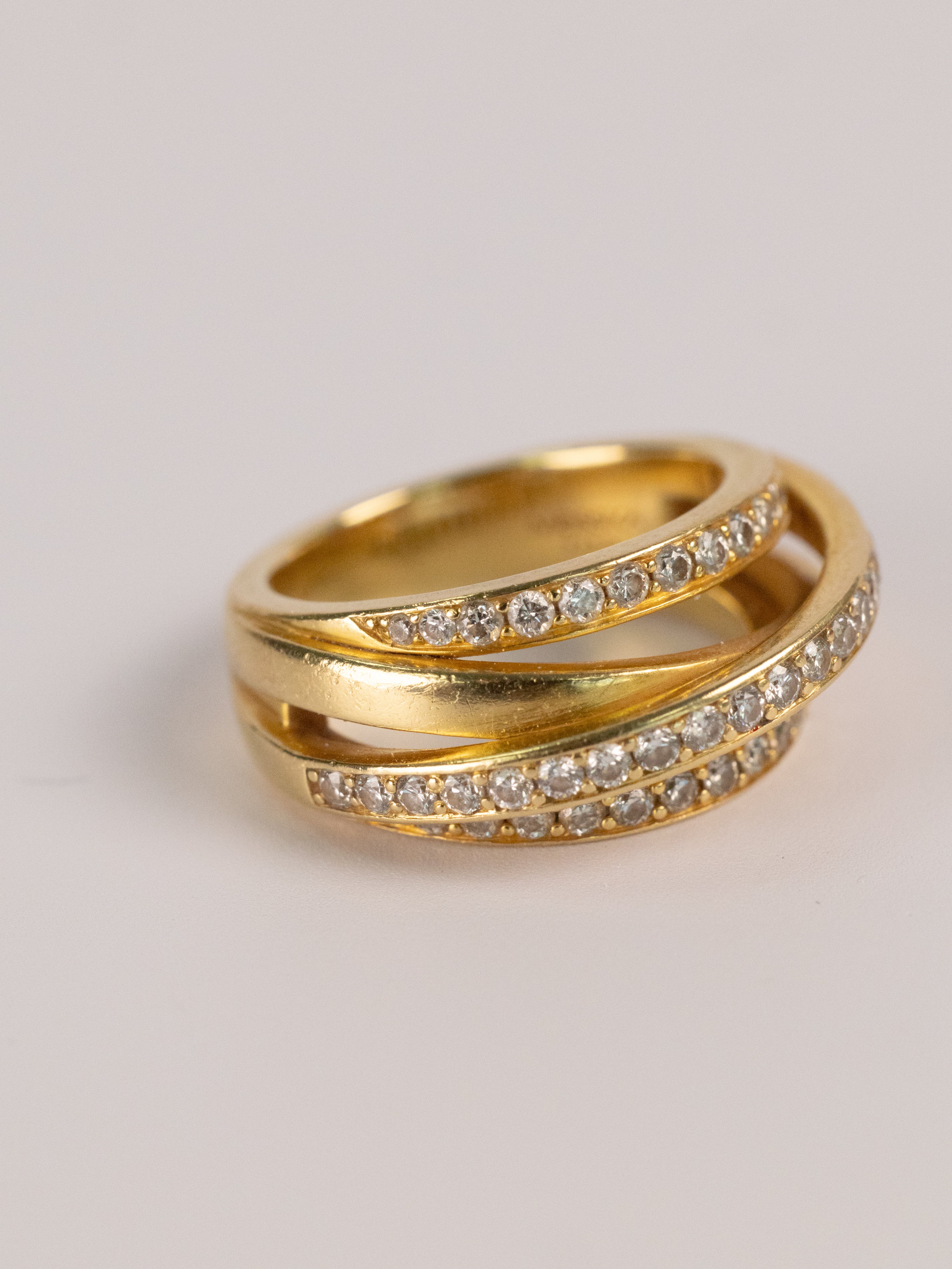 Bague Vintage En Or Jaune Et Diamants Signée Messika