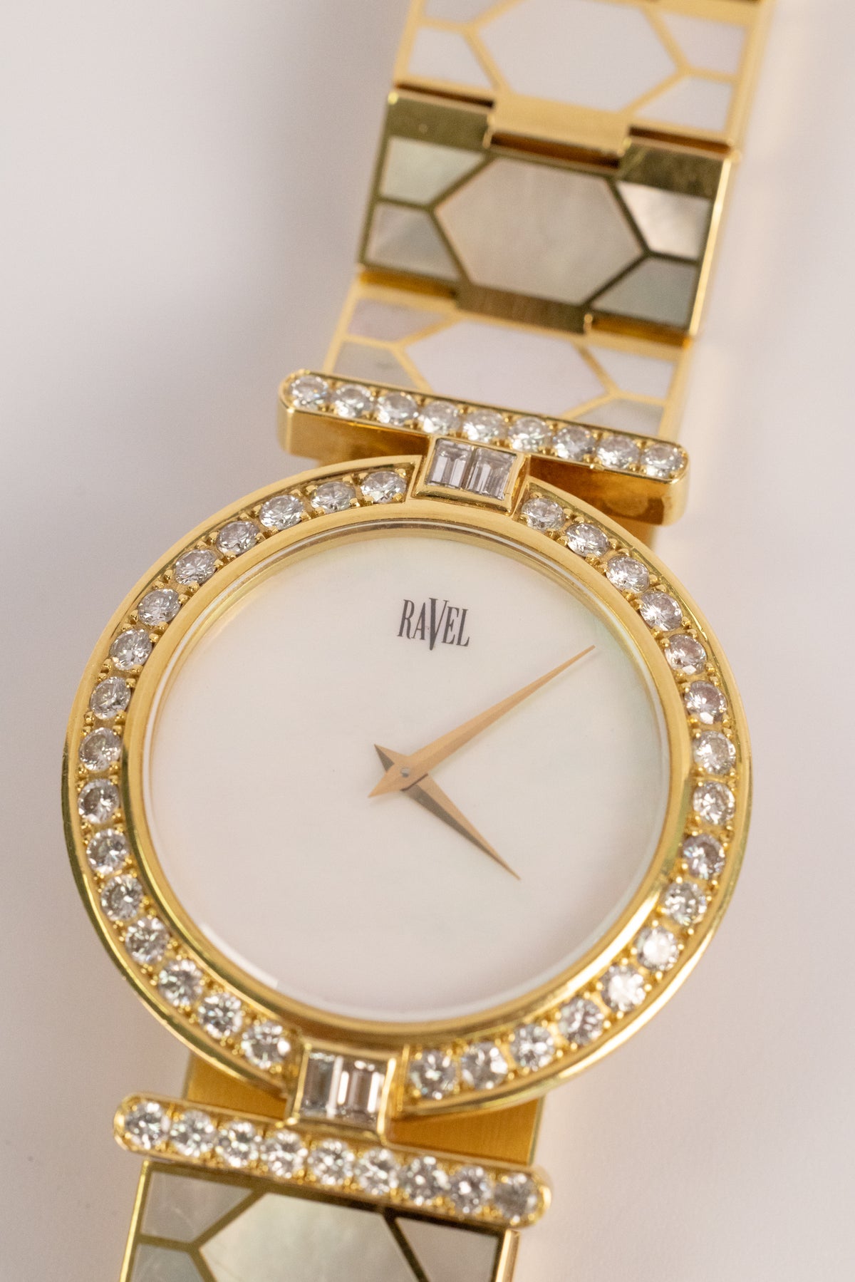 Montre Vintage Ravel En Or Jaune, Nacre Et Diamants