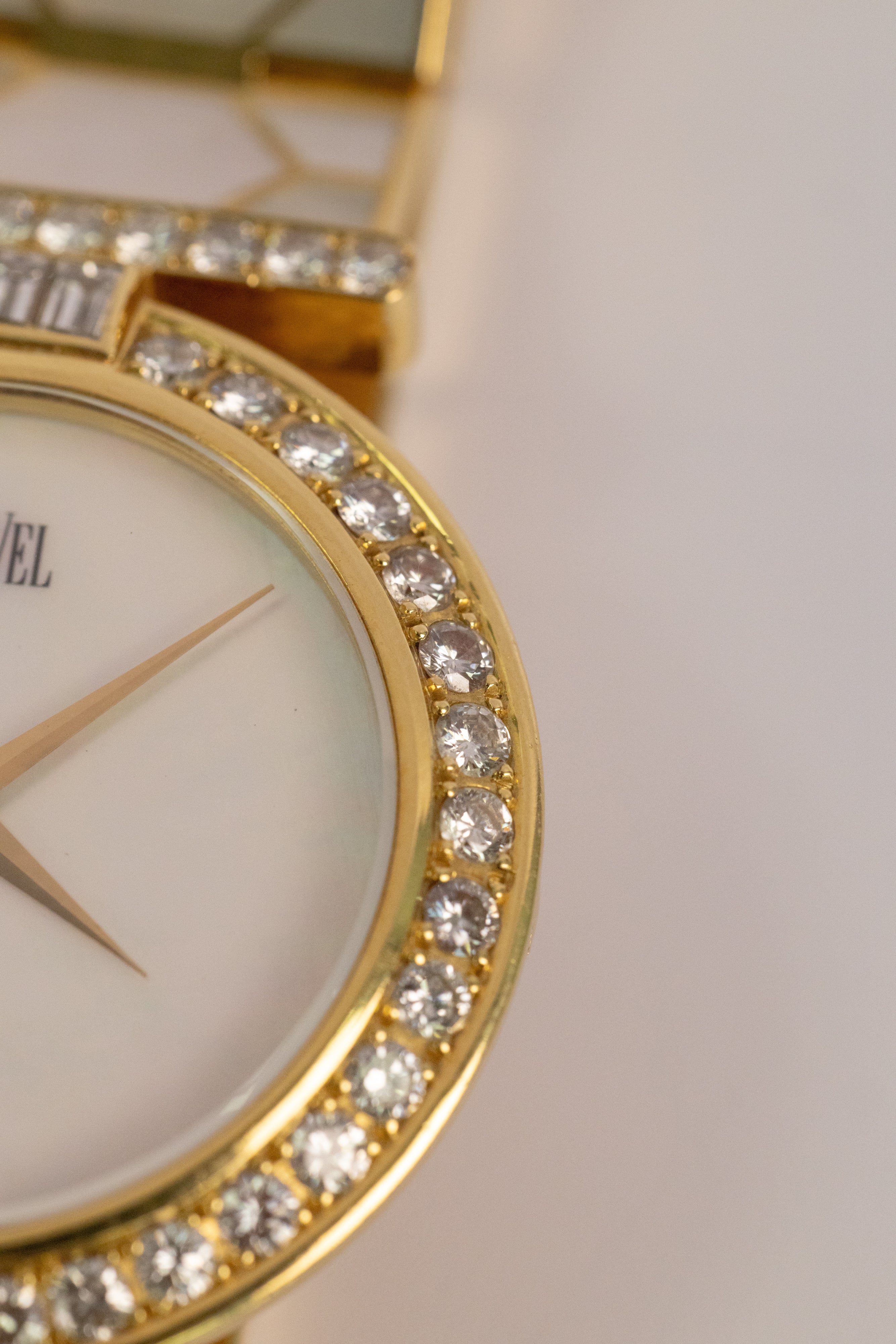 Montre Vintage Ravel En Or Jaune, Nacre Et Diamants