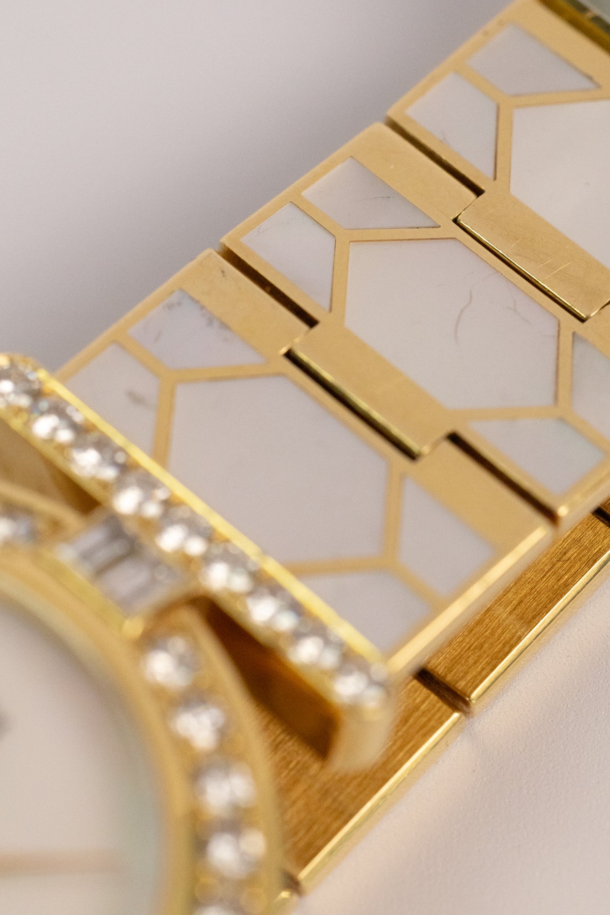Montre Vintage Ravel En Or Jaune, Nacre Et Diamants