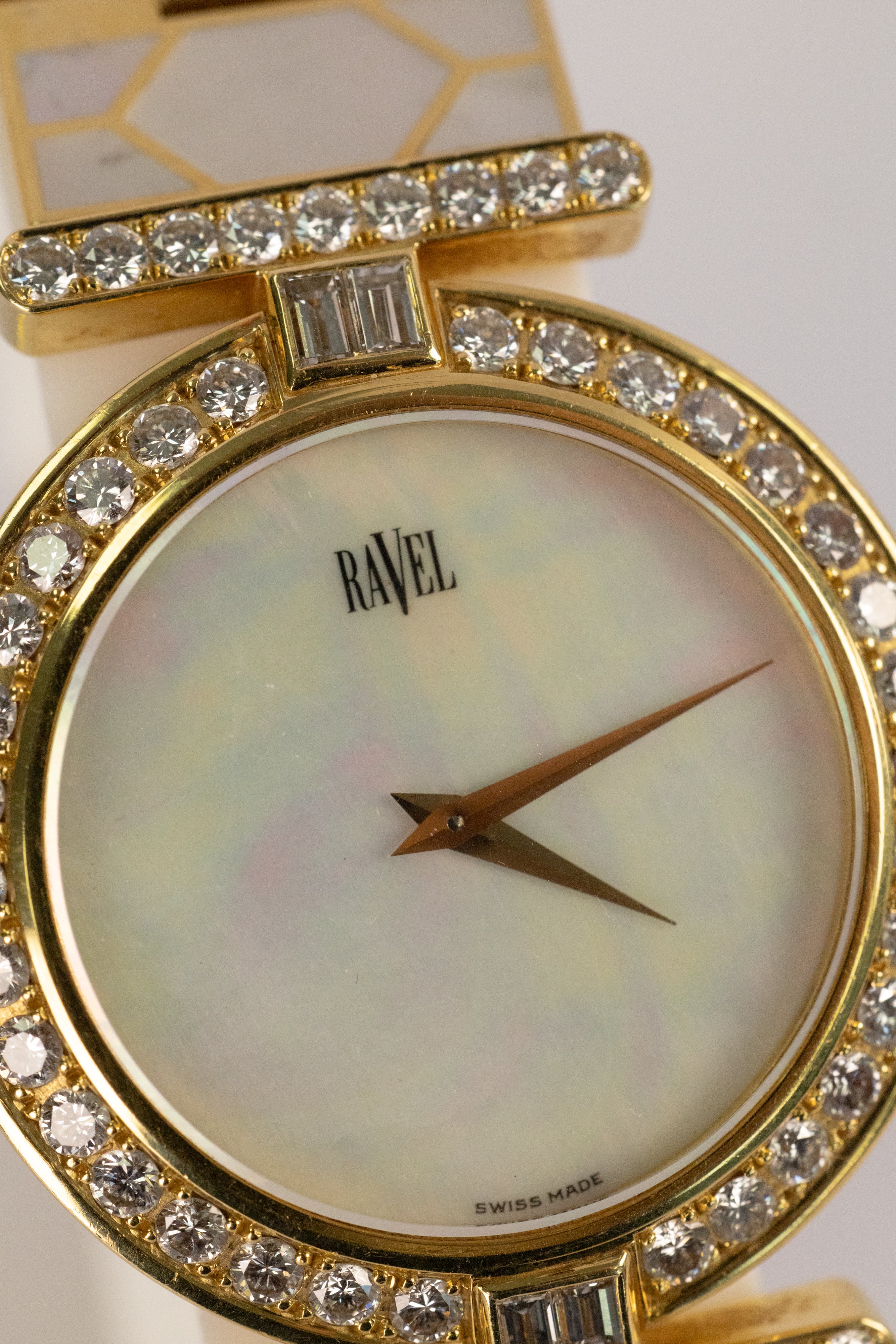 Montre Vintage Ravel En Or Jaune, Nacre Et Diamants