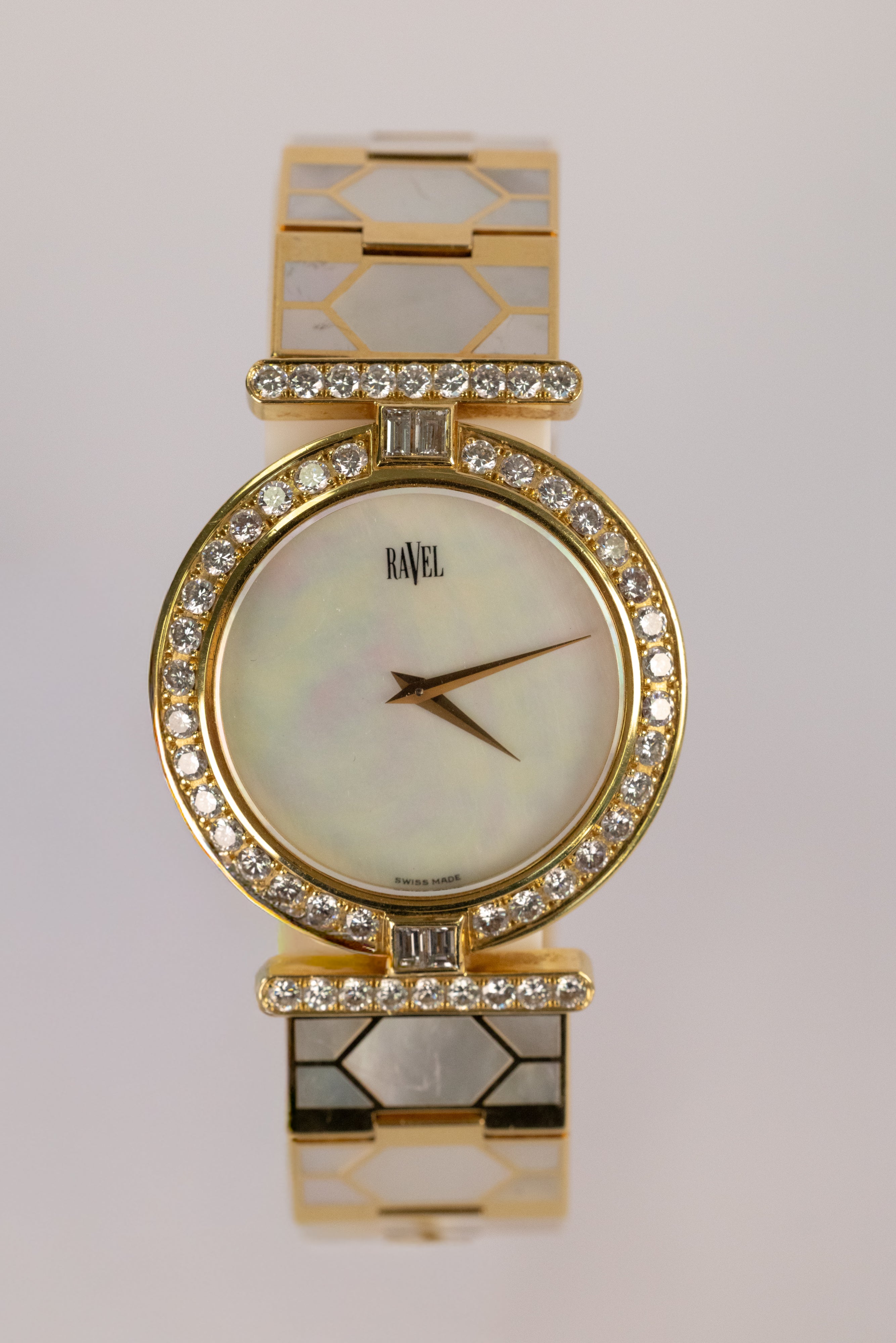 Montre Vintage Ravel En Or Jaune, Nacre Et Diamants