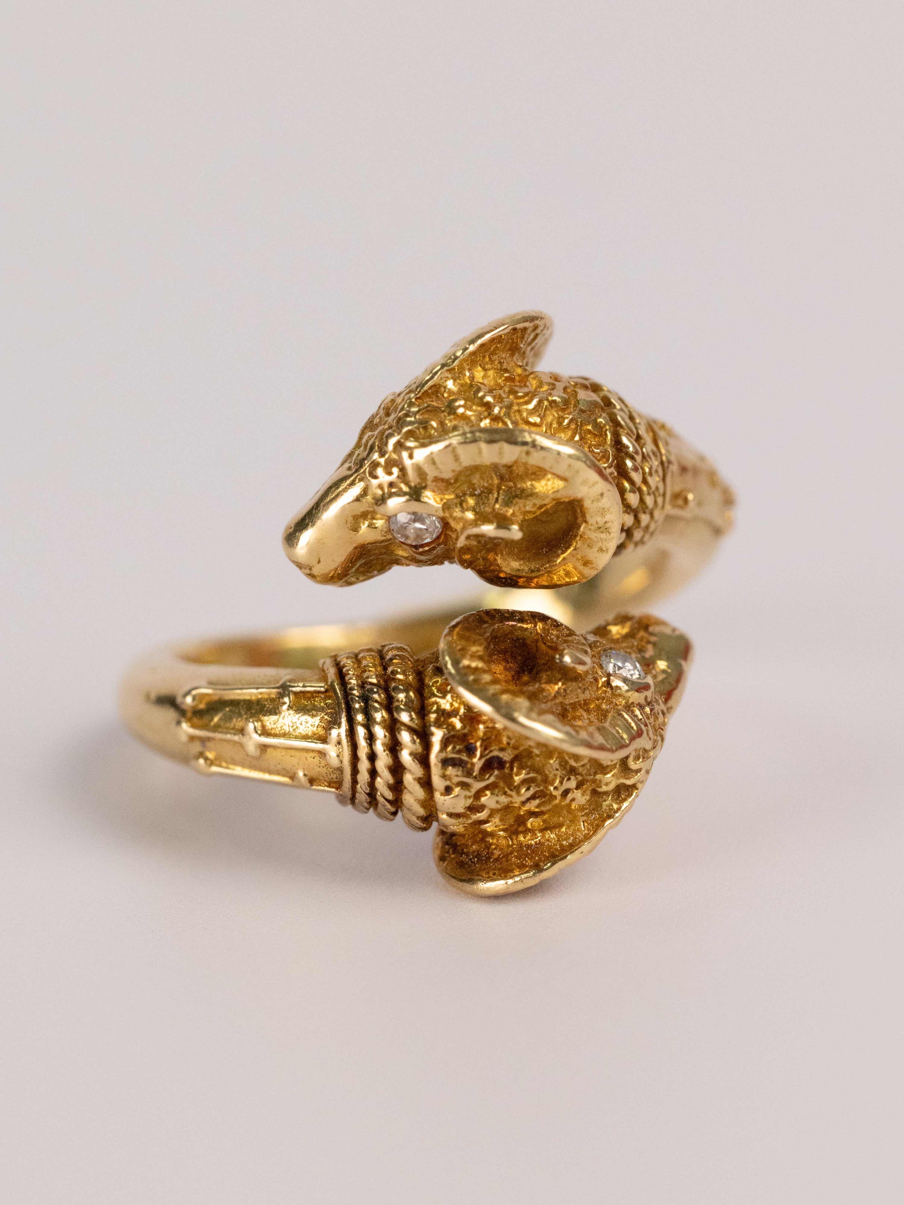 Bague Vintage En Or Jaune Aux Têtes De Béliers