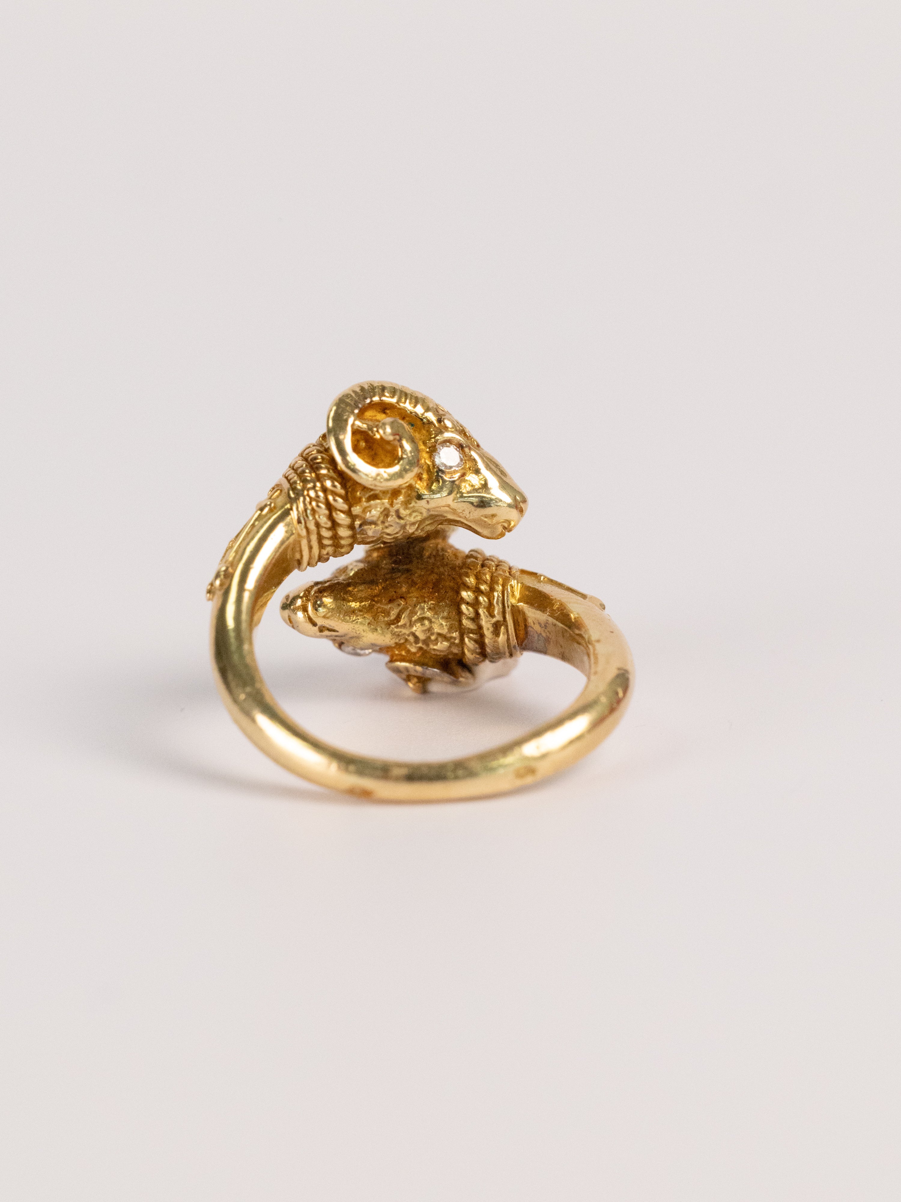 Bague Vintage En Or Jaune Aux Têtes De Béliers