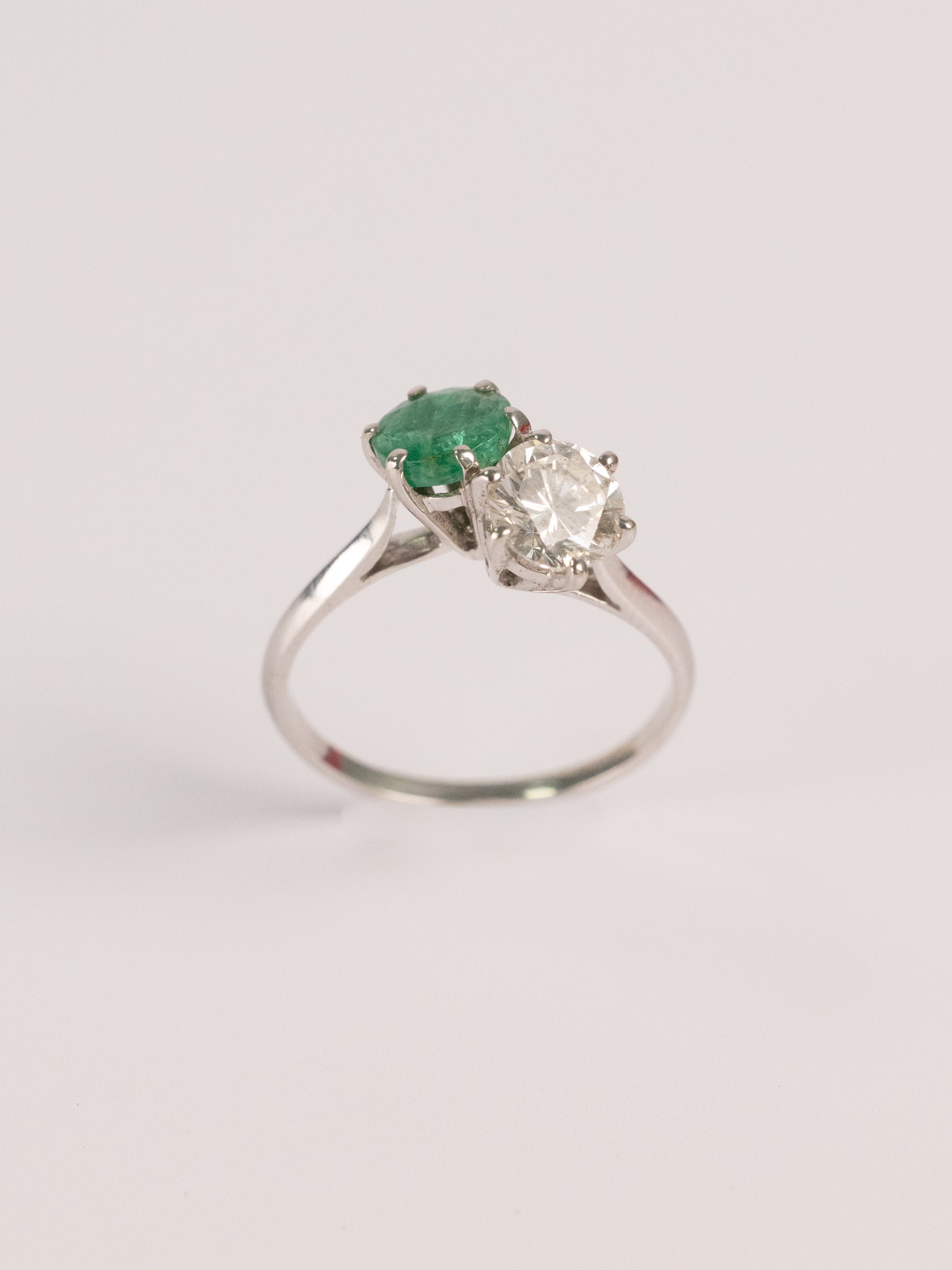 Bague Moderne En Or Blanc, Émeraude Et Diamant