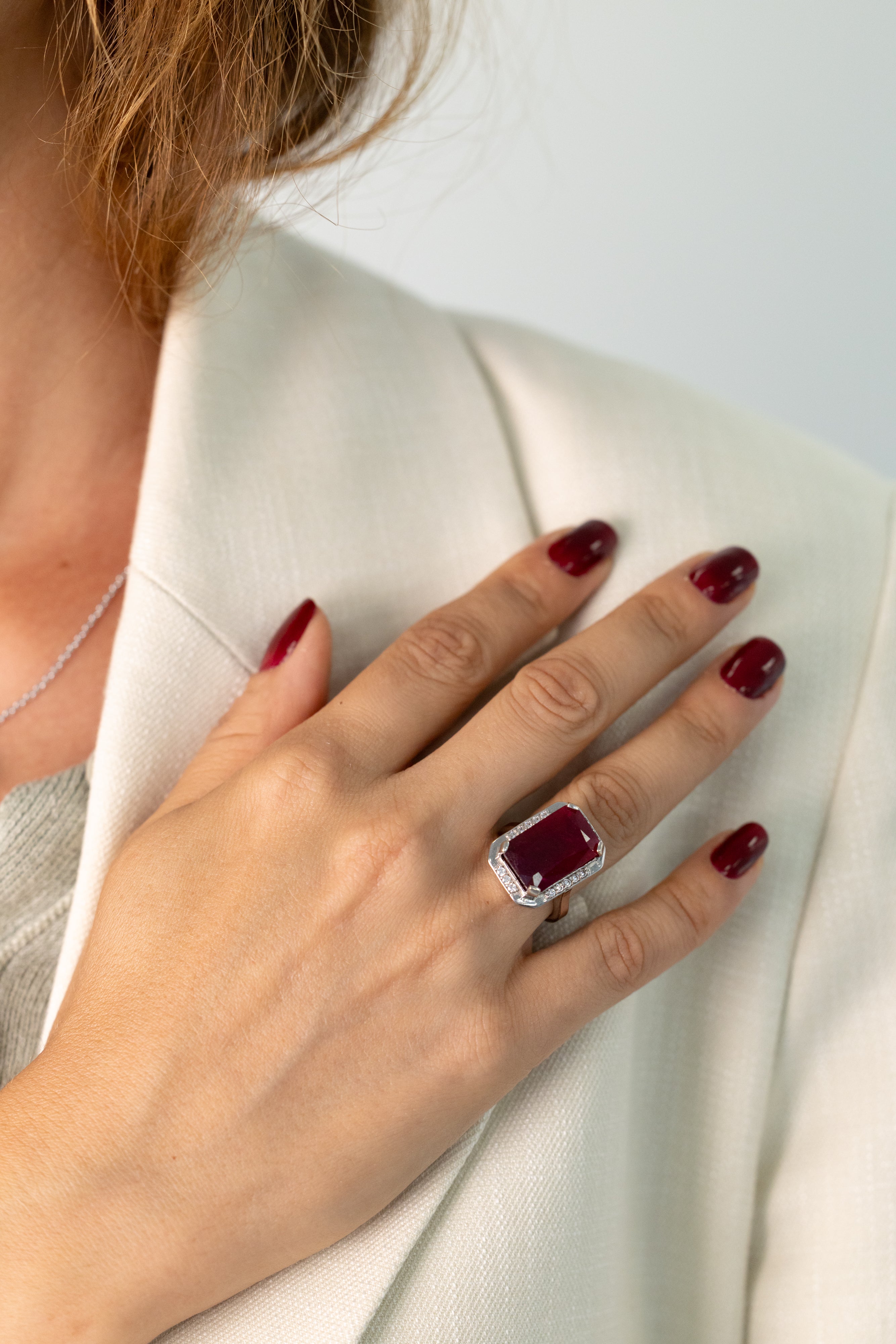 Bague Vintage En Or Blanc Et Rubis