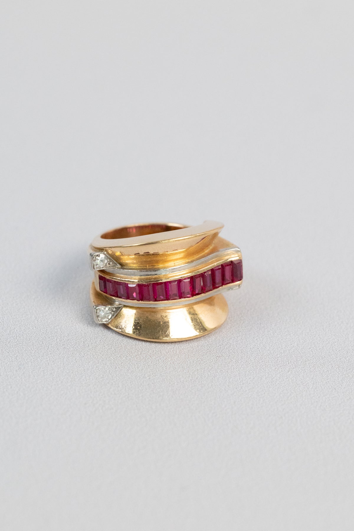 Bague Tank Rubis Et Diamants Années 1940-1950
