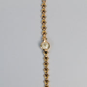 Montre de dame Jaeger-LeCoultre des années 40-50 en or jaune 18 carats vue de profil