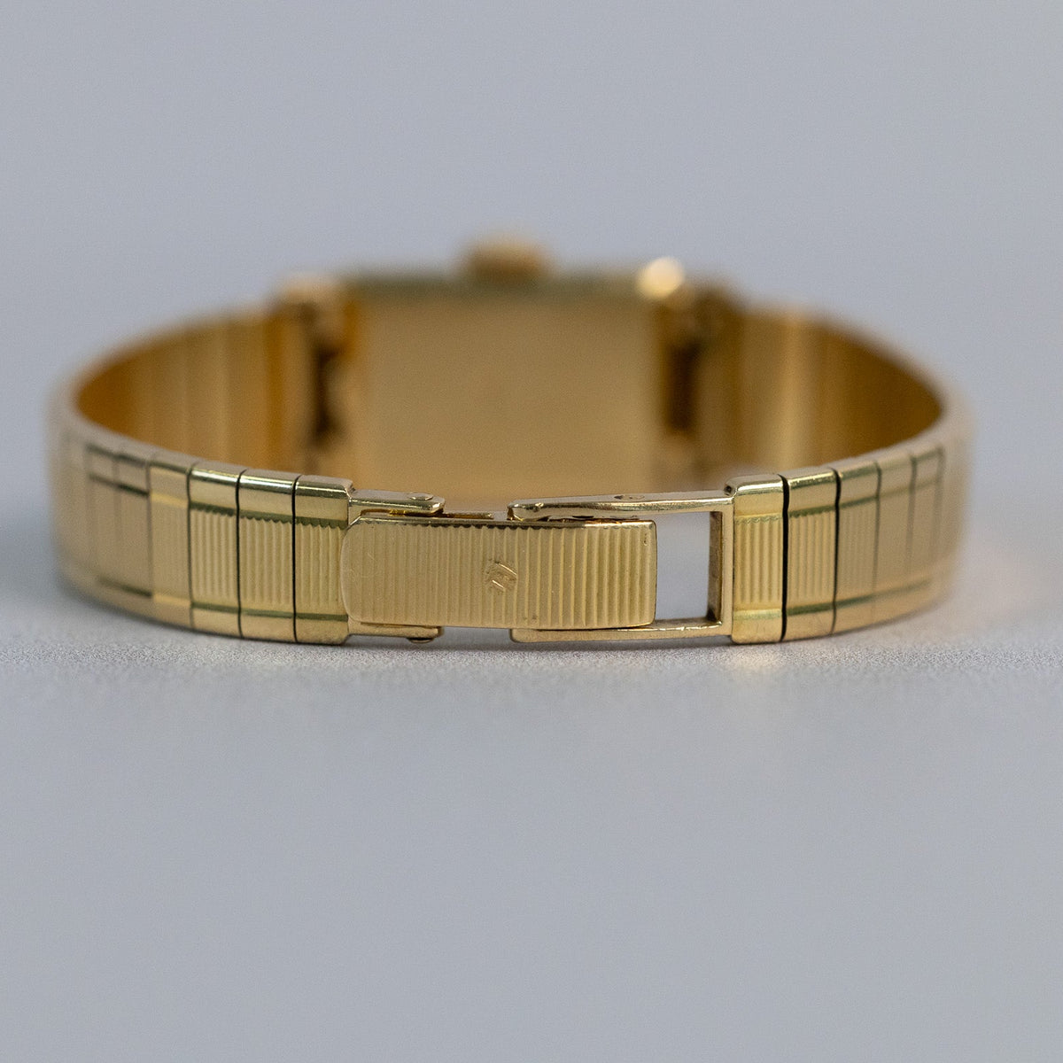 Fermoir du bracelet intégré en or jaune d’une montre Patek Philippe des années 50