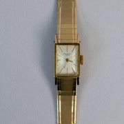 Montre de dame Patek Philippe vintage en or jaune 18 carats, vue de face 