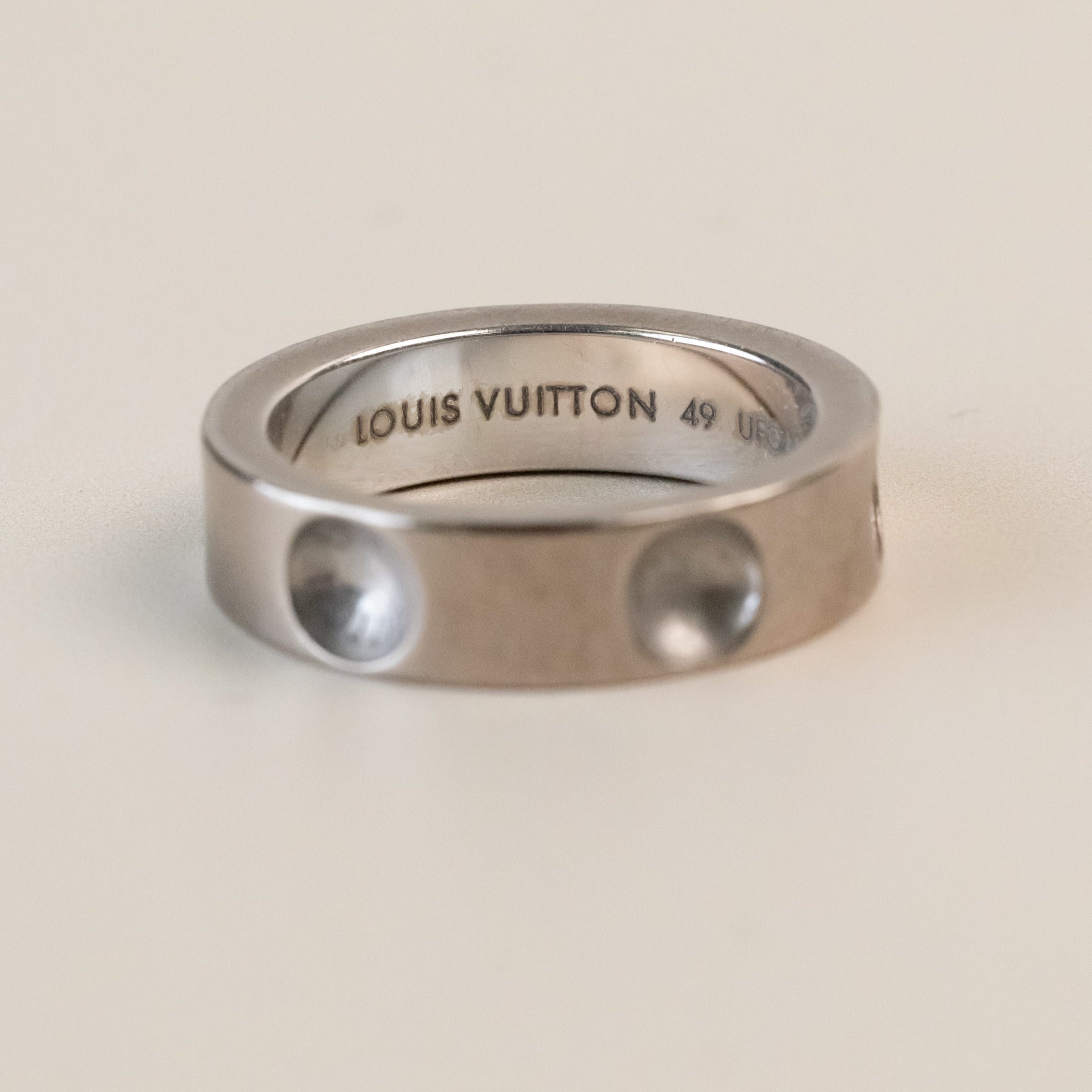 Bague Louis Vuitton Empreinte or blanc 18 carats