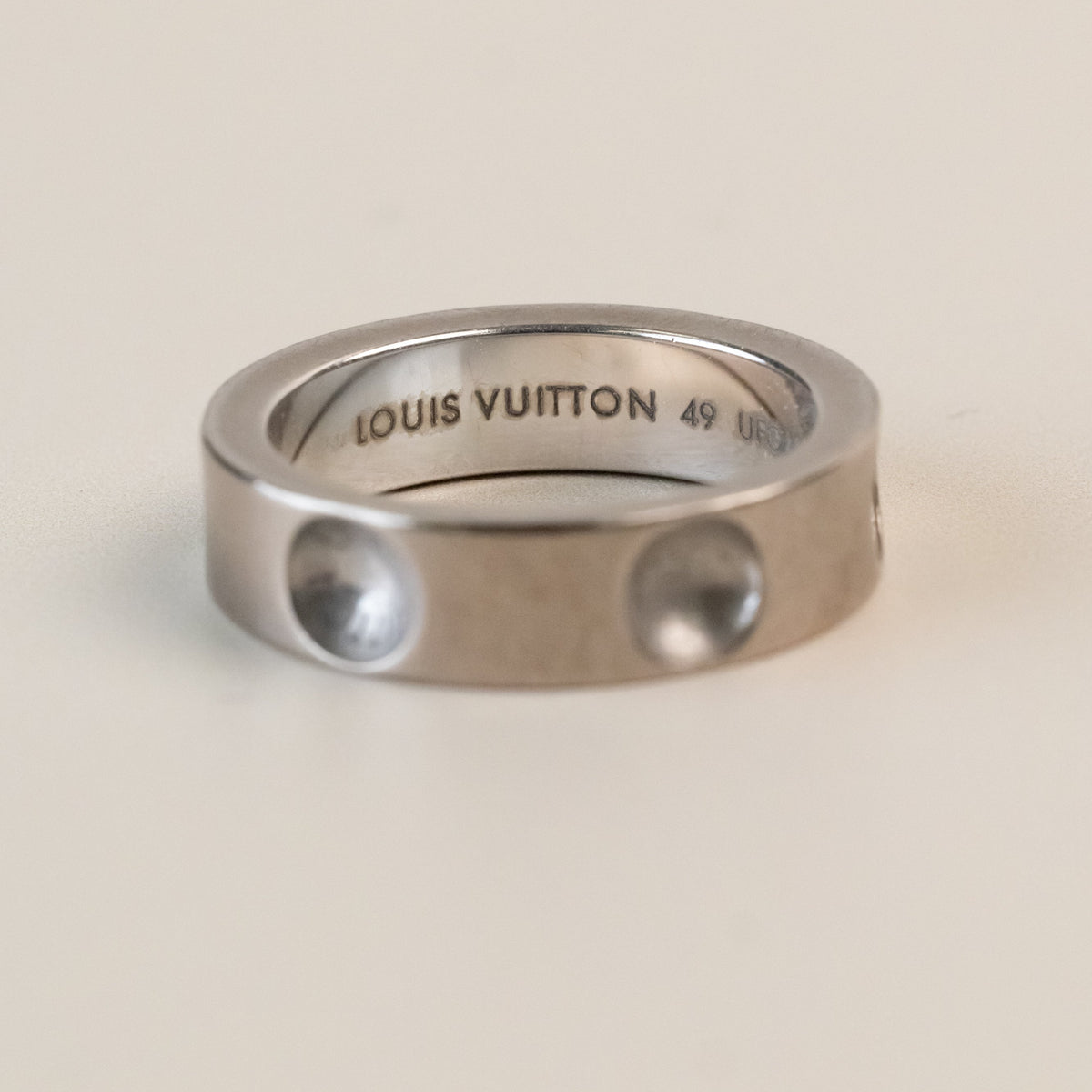 Bague Louis Vuitton Empreinte or blanc 18 carats