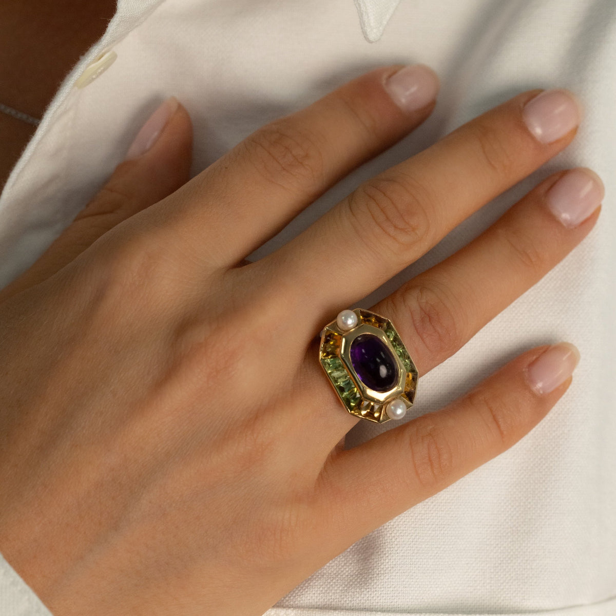 Bague CHANEL vintage années 1960 en or jaune, tourmalines et améthyste