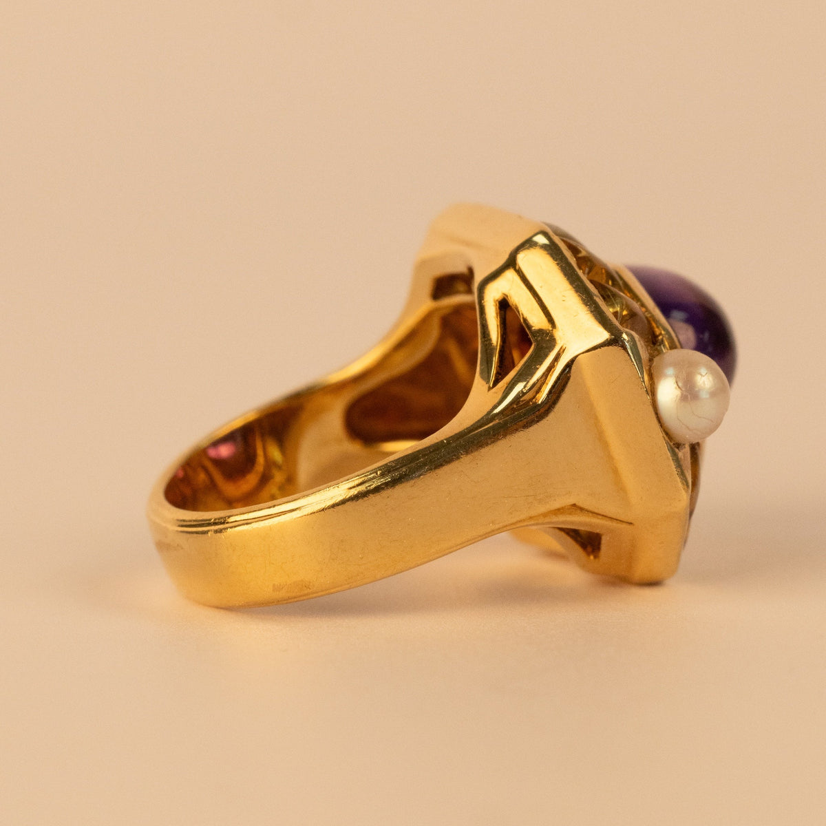 Bague CHANEL vintage années 1960 en or jaune, tourmalines et améthyste