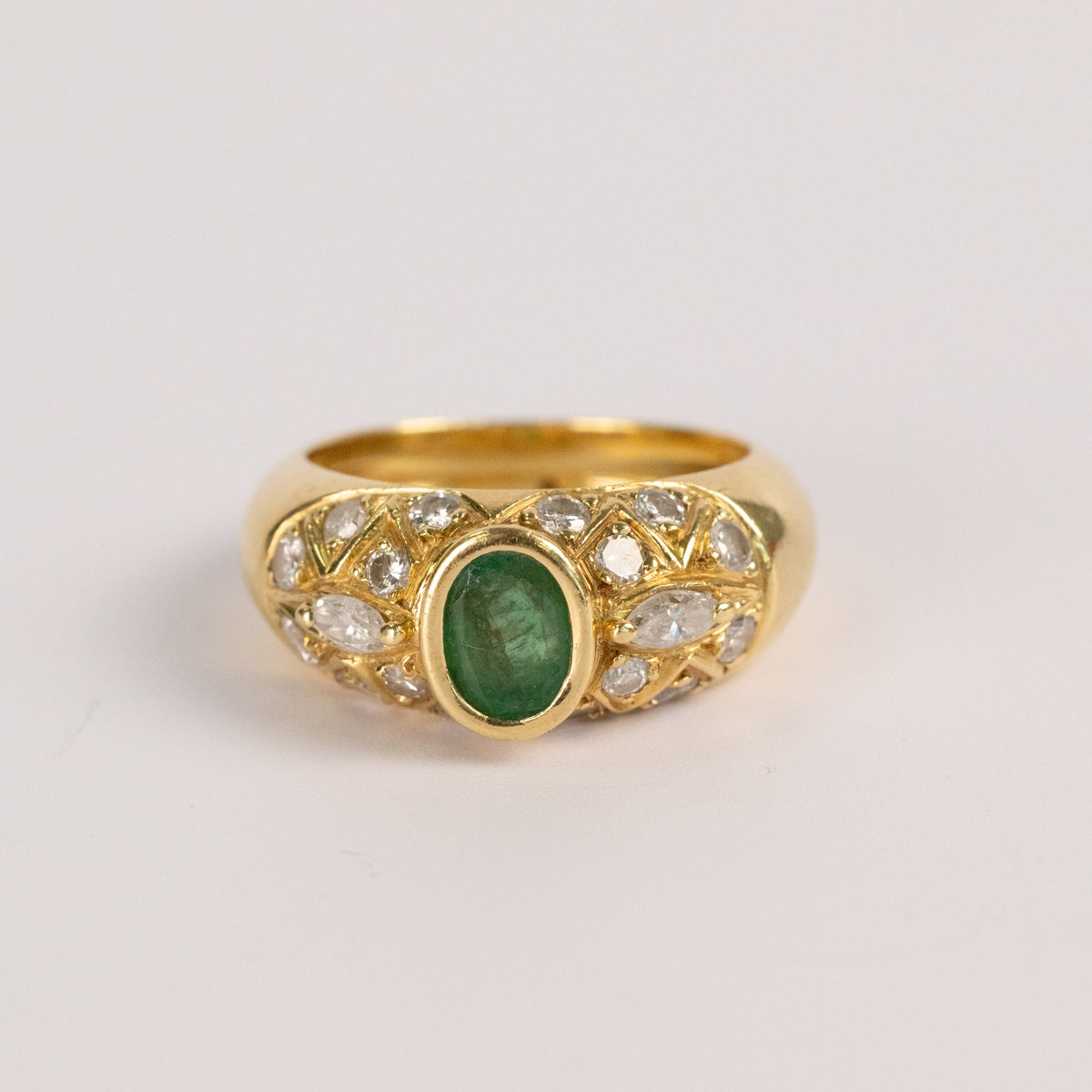 Bague jonc vintage or jaune, émeraude cabochon et diamants