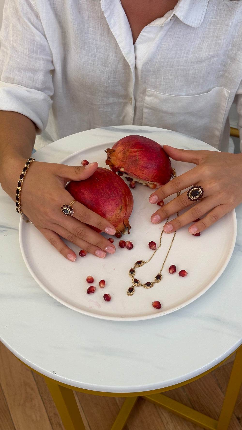 Bague or jaune sertie de grenat vintage Occasion Seconde Main femme