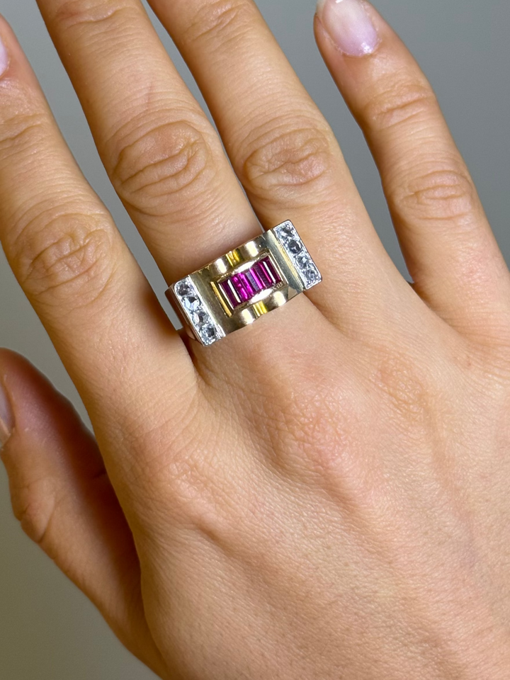 Bague Tank rubis et diamants 1940-1950 Occasion Seconde Main Luxe