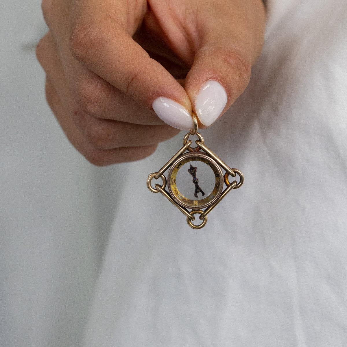 Pendentif or jaune 14 carat, boussolle ancienne