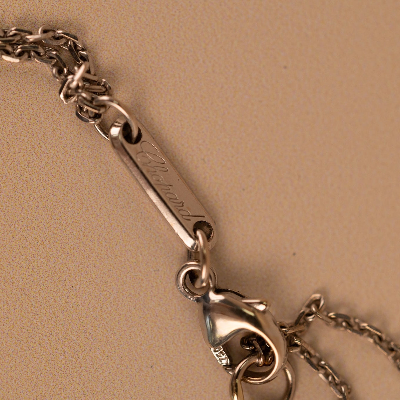 Collier Chopard Happy Diamonds en or blanc