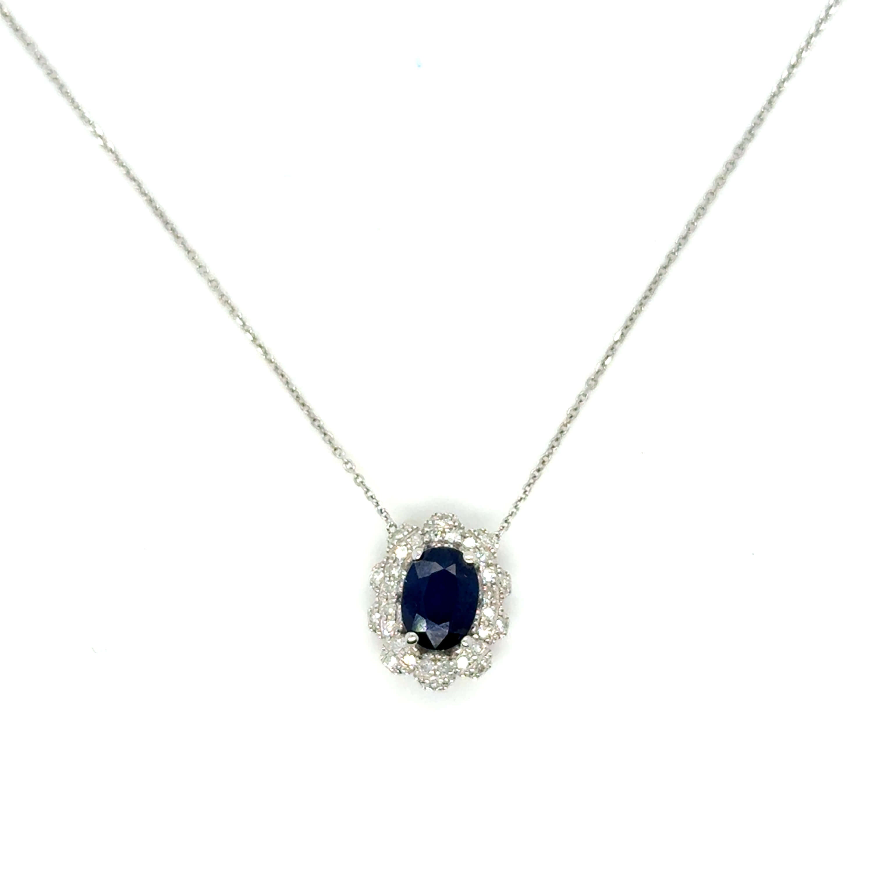 collier en or blanc 18K serti d'un saphir et de diamants taille brillant