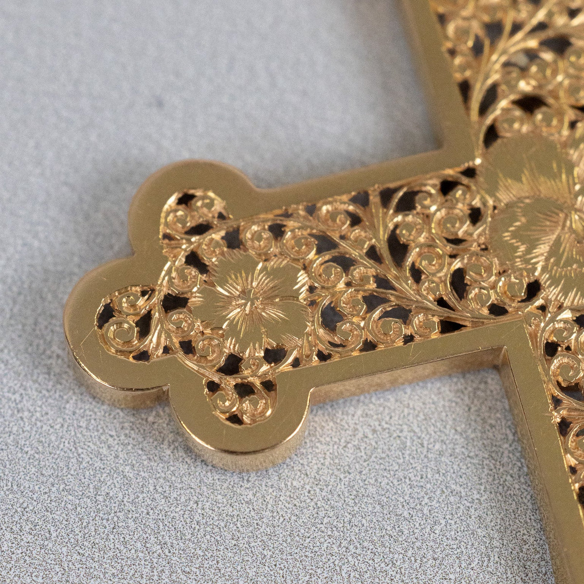 croix en or jaune longeur 8cm
