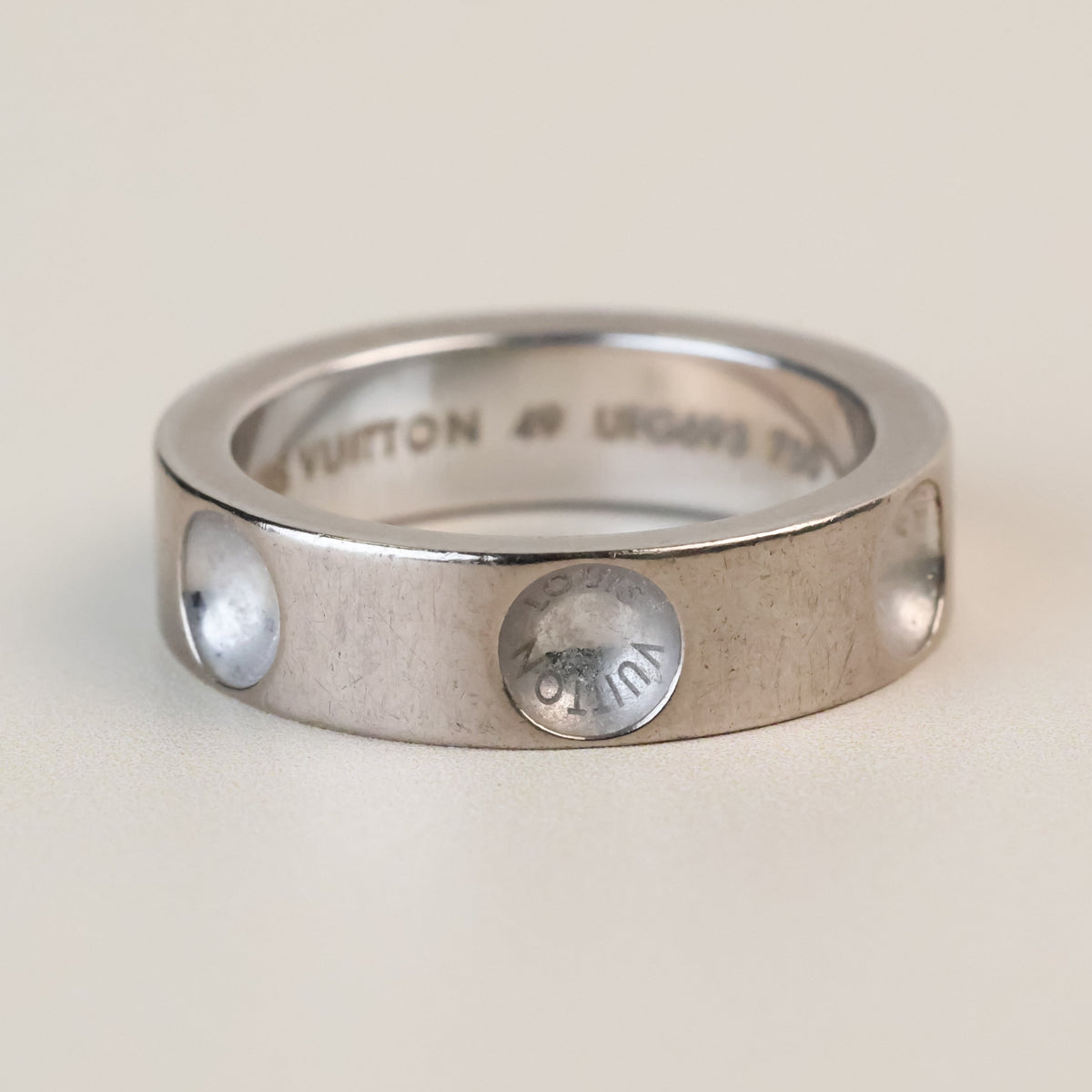 Bague Louis Vuitton Empreinte or blanc 18 carats