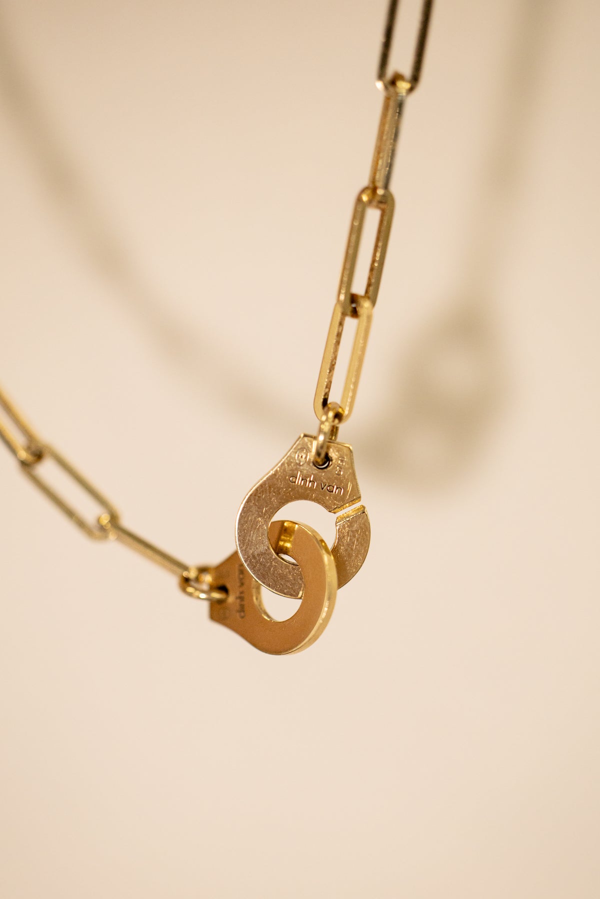 Collier Dinh Van Menottes R12 Or Jaune