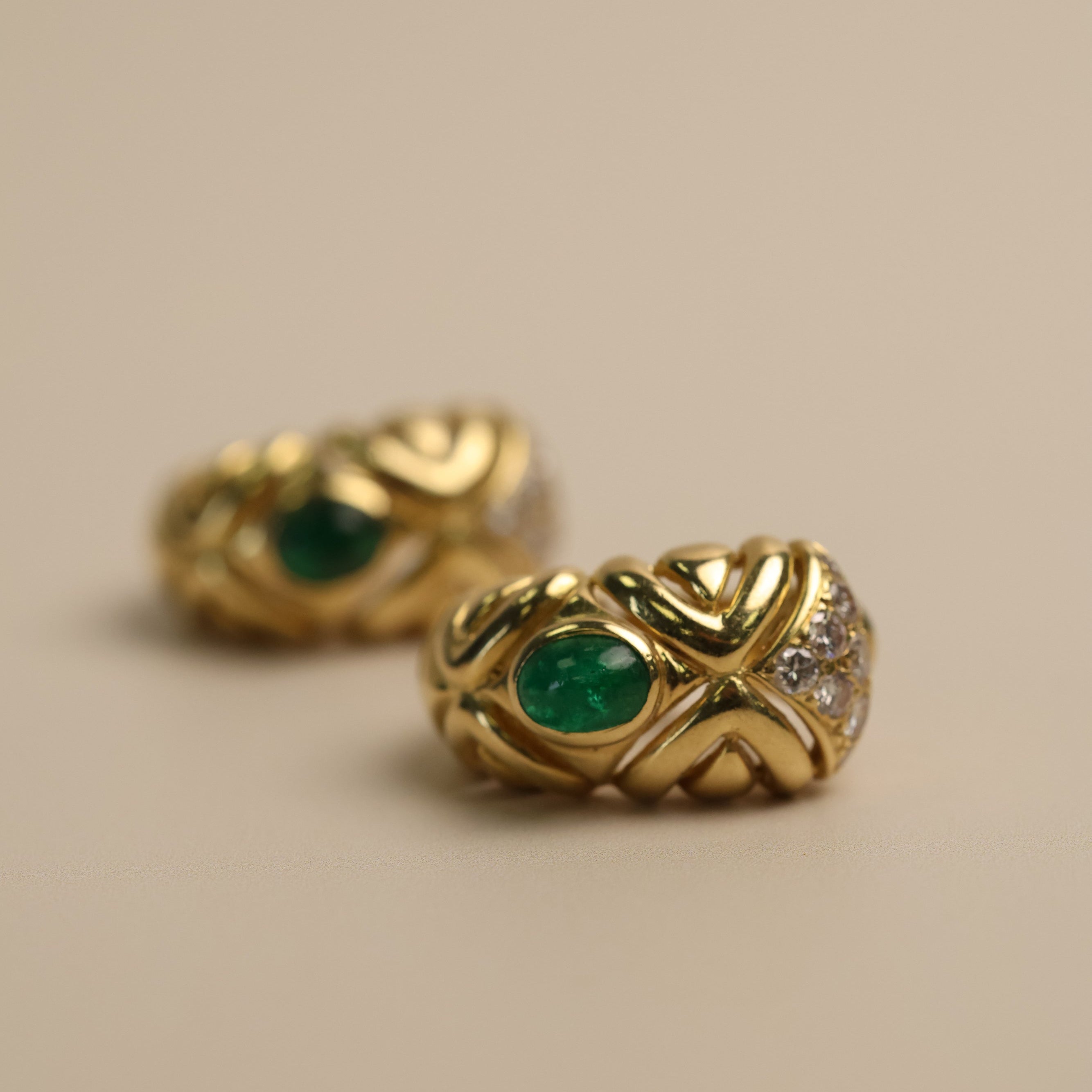 Boucles d'oreilles vintage - émeraude cabochon or jaune 18 carats