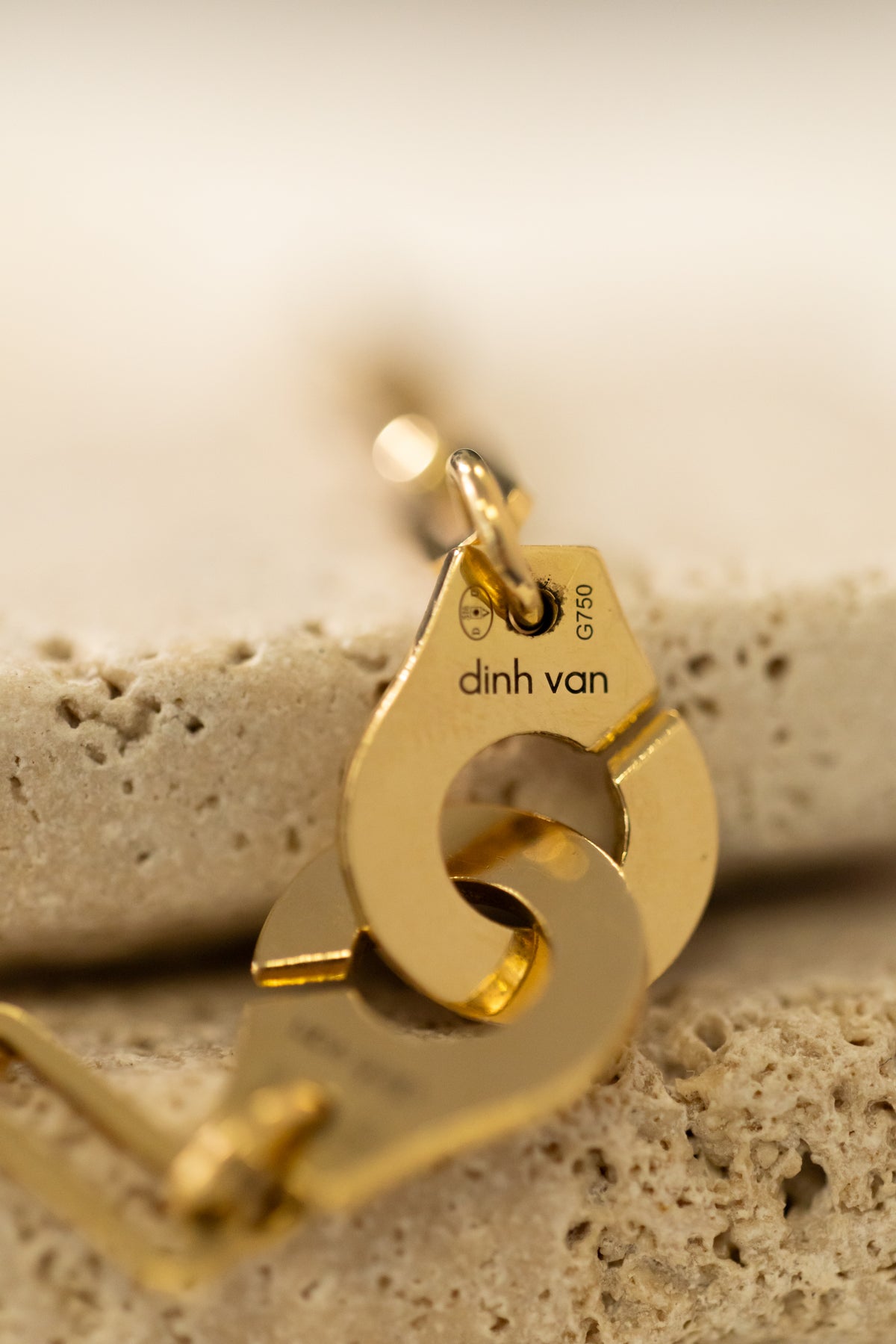 Collier Dinh Van Menottes R12 Or Jaune