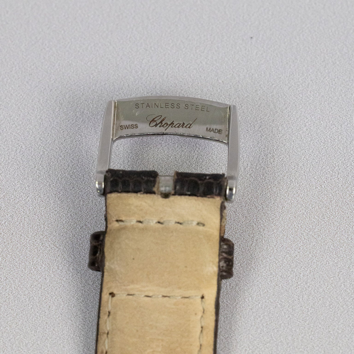 Fond de boîte de la montre Chopard Impériale, gravures et poinçons