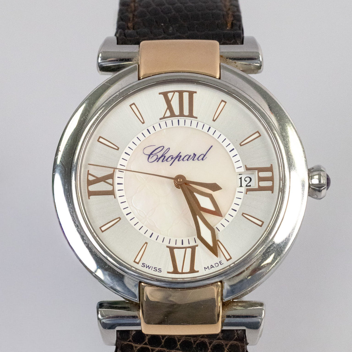 Montre Chopard Impériale 36 mm acier et or rose, cadran nacre à chiffres romains, vue de face