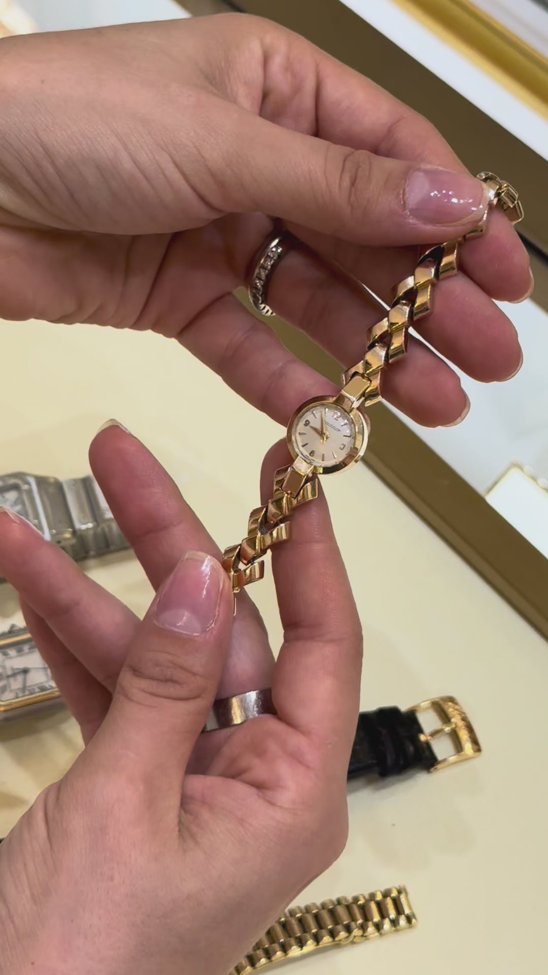 Charger la vidéo : Montre Jaeger-LeCoultre Vintage Or Jaune 18k