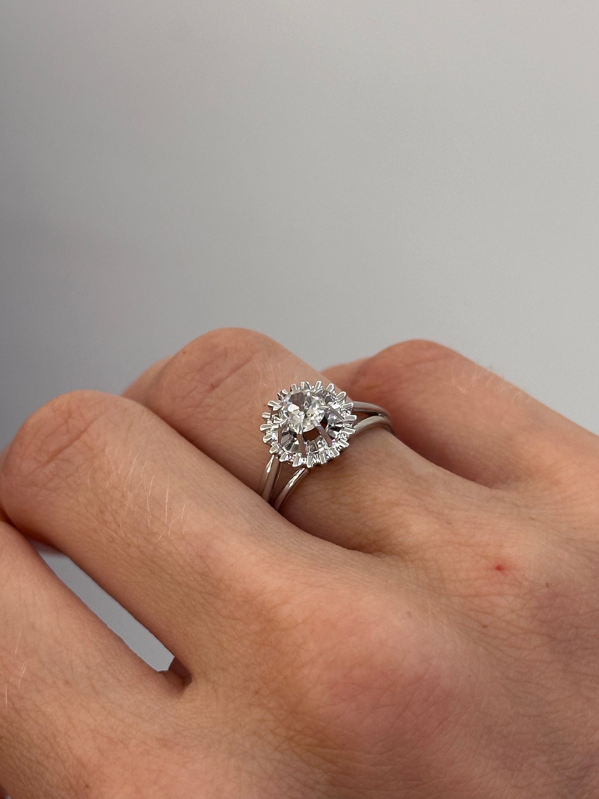 Bague solitaire serti d'un diamant 0,60ct Époque années 1970