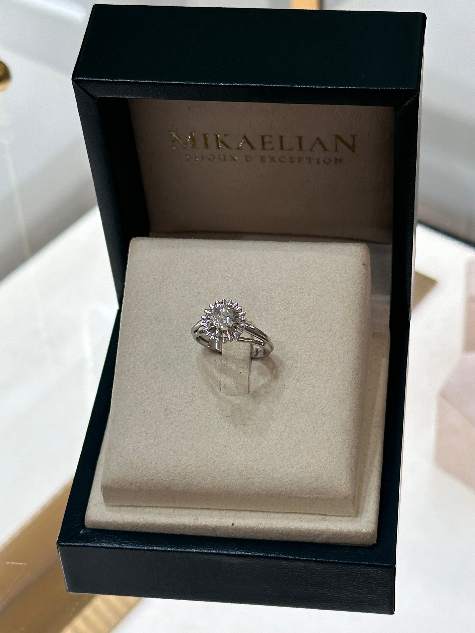 Bague solitaire serti d'un diamant 0,60ct Époque années 1970